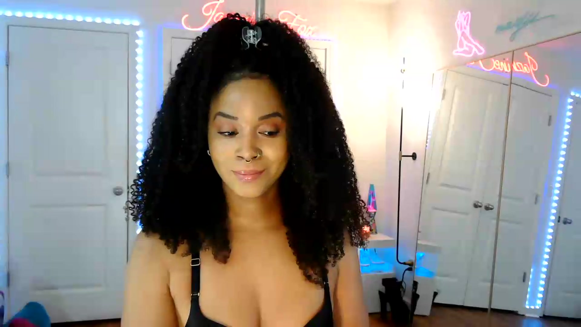 Gallery image thumbnail from Jazminefox's myfreecams stream on, 07/01/2026, 19:38 image 4 of 20