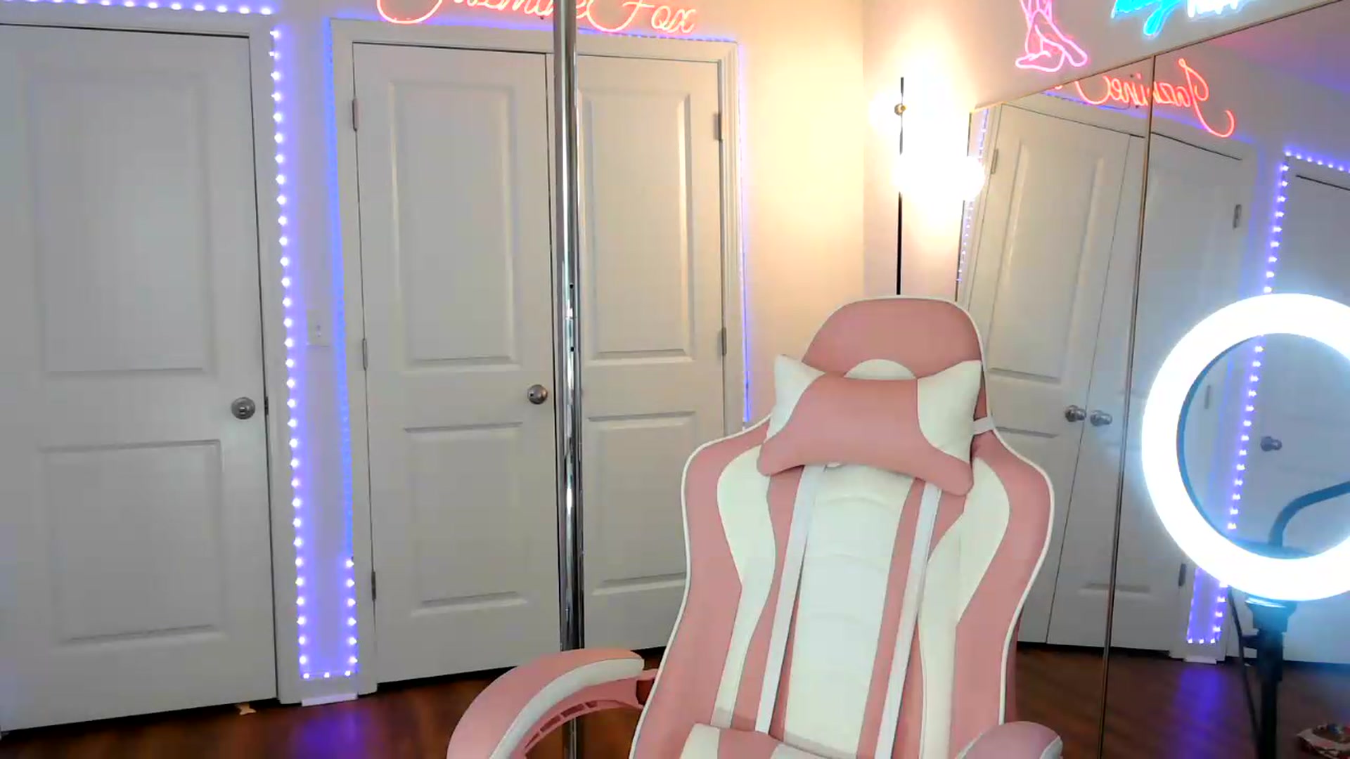 Gallery image thumbnail from Jazminefox's myfreecams stream on, 07/06/2026, 21:52 image 15 of 20