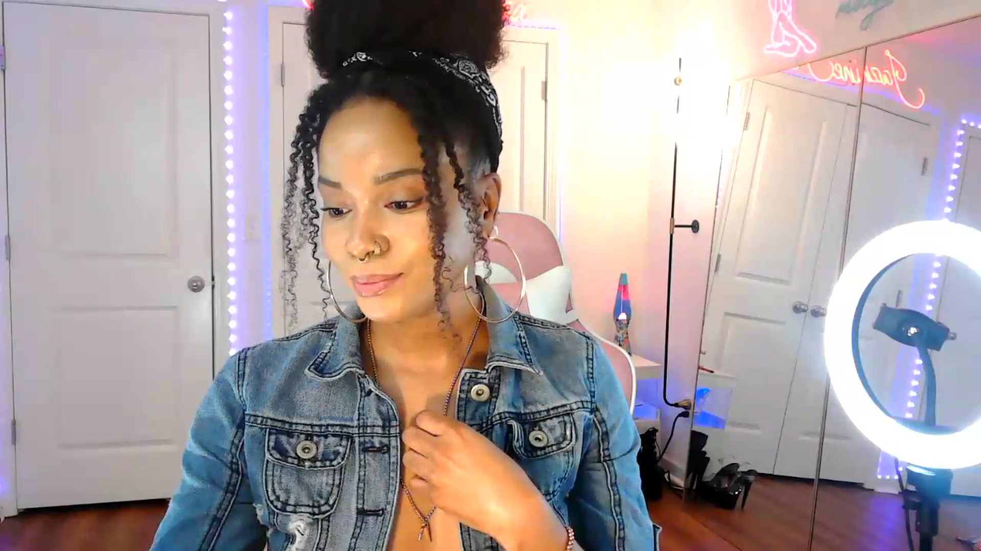 Gallery image thumbnail from Jazminefox's myfreecams stream on, 07/08/2026, 03:19 image 17 of 20
