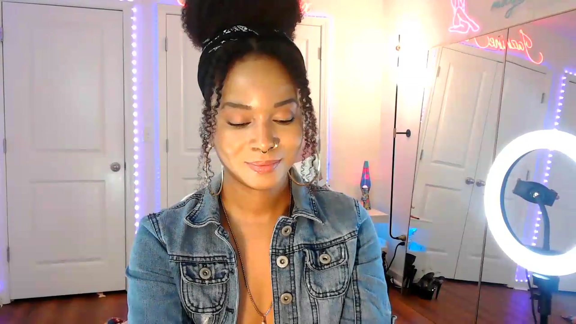 Gallery image thumbnail from Jazminefox's myfreecams stream on, 07/08/2026, 03:19 image 16 of 20