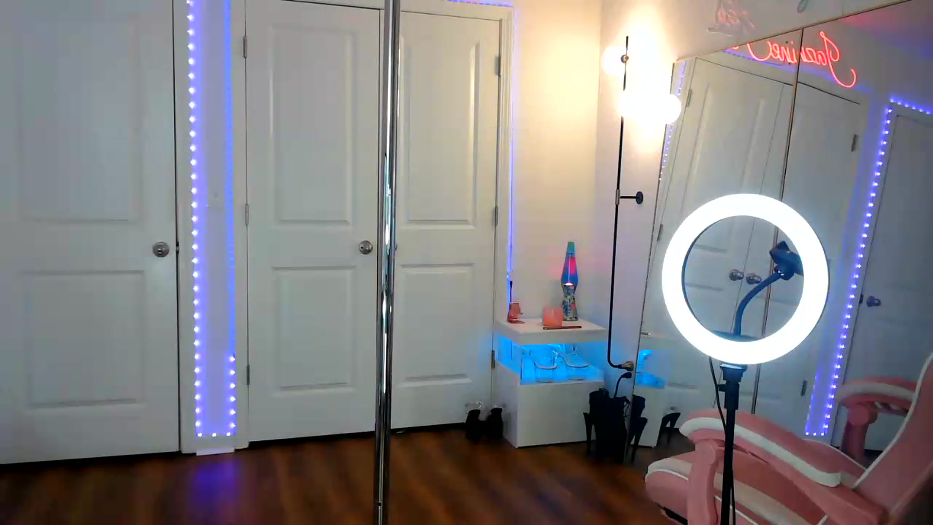 Gallery image thumbnail from Jazminefox's myfreecams stream on, 07/13/2026, 01:59 image 5 of 20