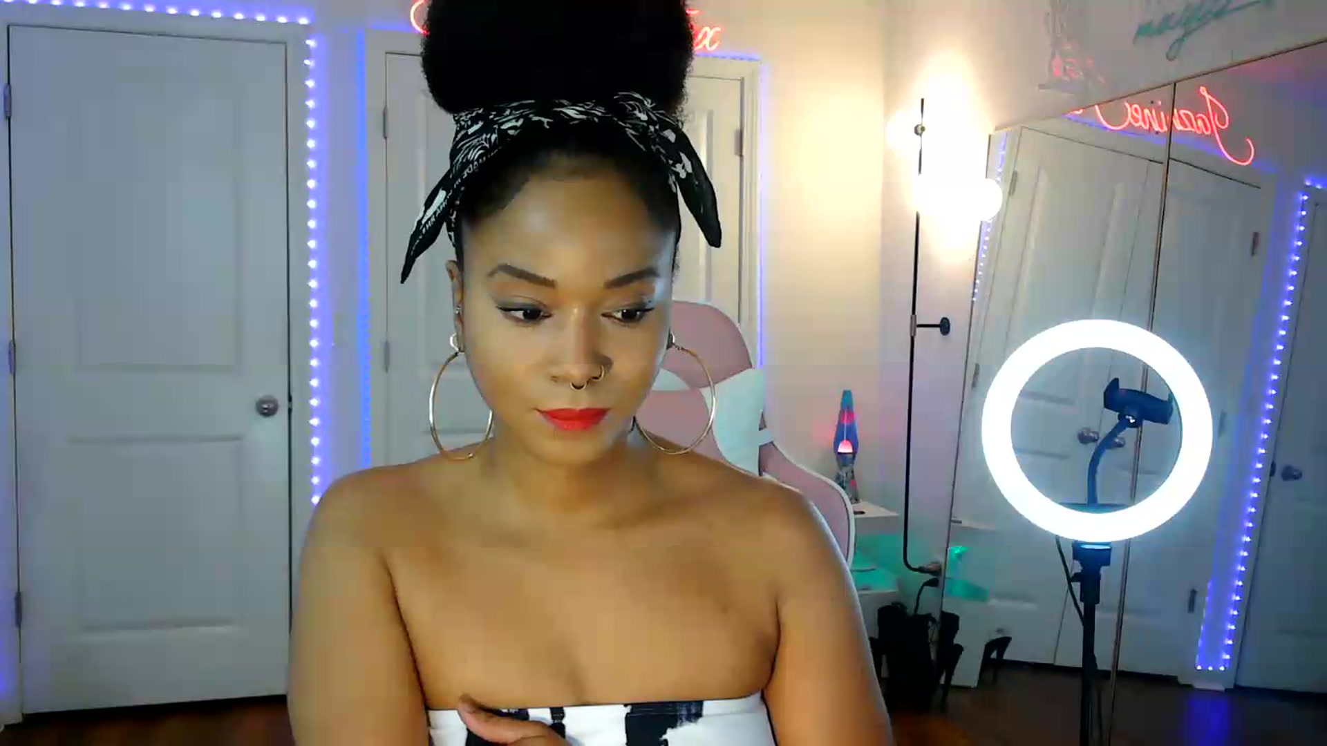 Gallery image thumbnail from Jazminefox's myfreecams stream on, 07/13/2026, 01:59 image 12 of 20
