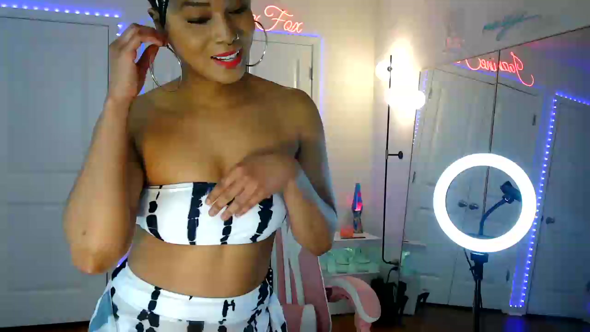 Gallery image thumbnail from Jazminefox's myfreecams stream on, 07/13/2026, 01:59 image 1 of 20
