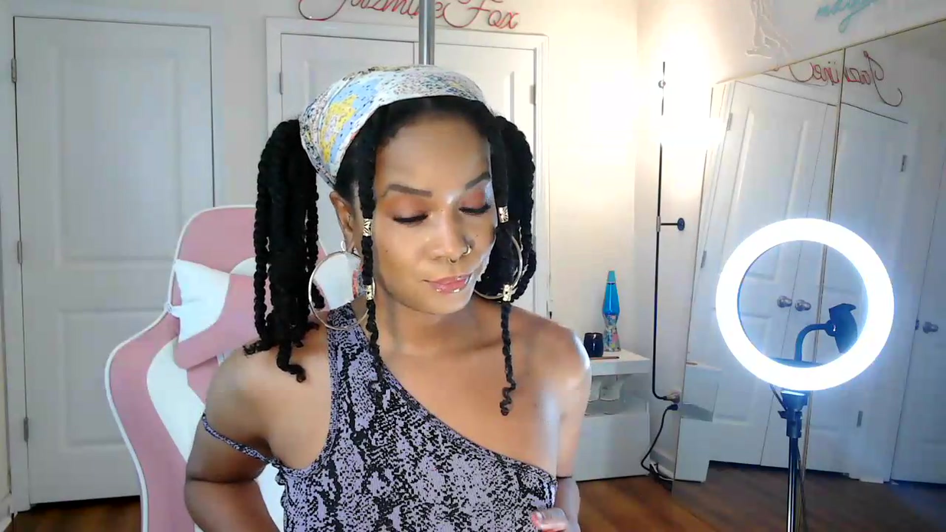 Gallery image thumbnail from Jazminefox's myfreecams stream on, 07/15/2026, 23:07 image 16 of 20