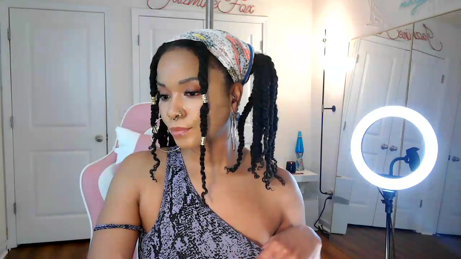 Gallery image thumbnail from Jazminefox's myfreecams stream on, 07/15/2026, 23:07 image 17 of 20