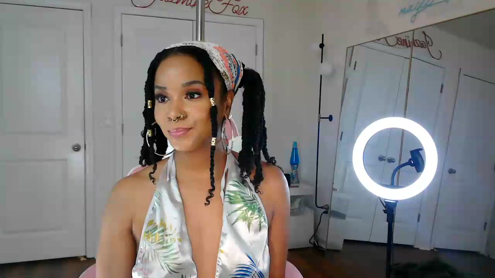 Gallery image thumbnail from Jazminefox's myfreecams stream on, 07/16/2026, 01:48 image 13 of 20