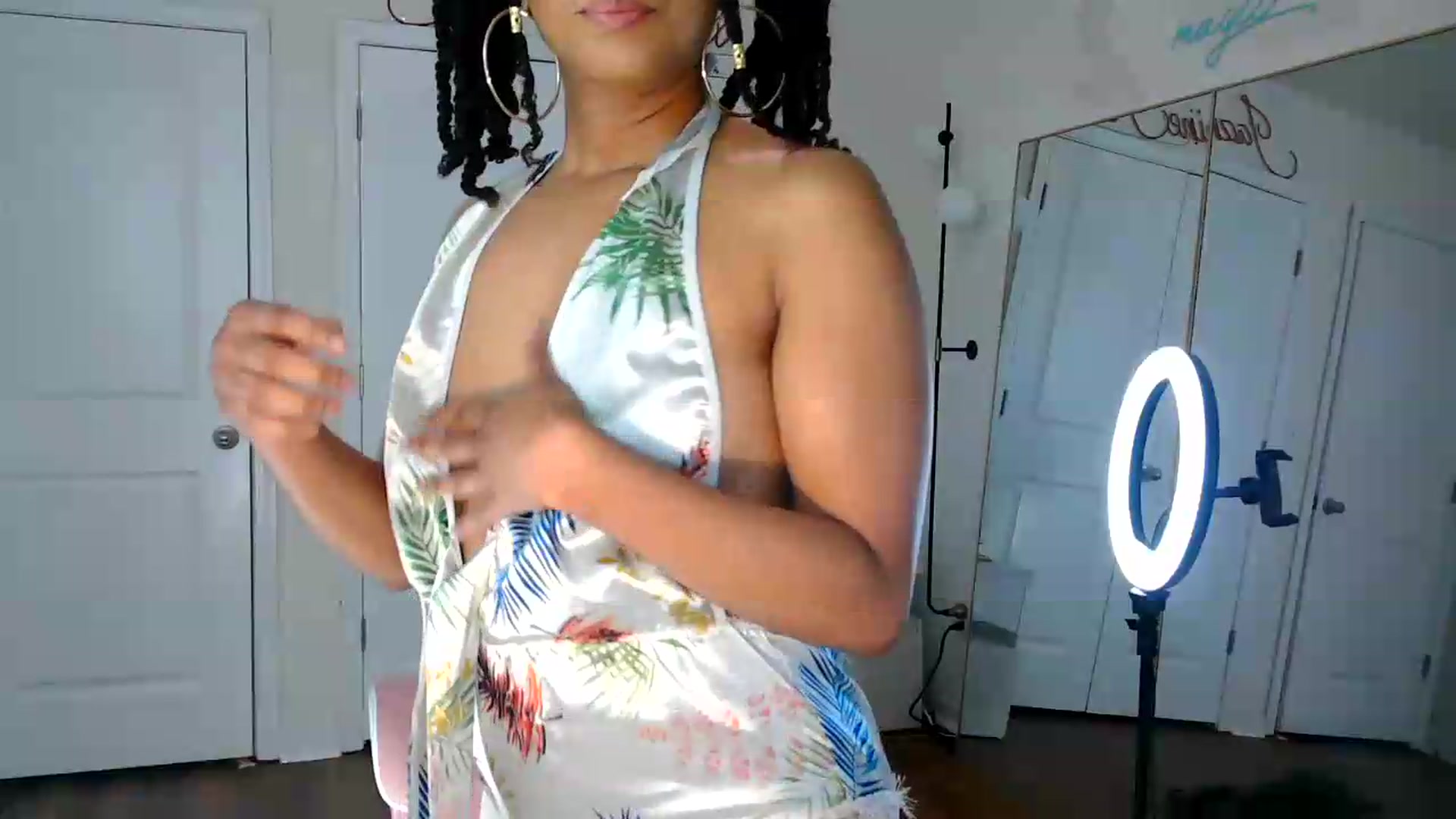 Gallery image thumbnail from Jazminefox's myfreecams stream on, 07/16/2026, 01:48 image 15 of 20