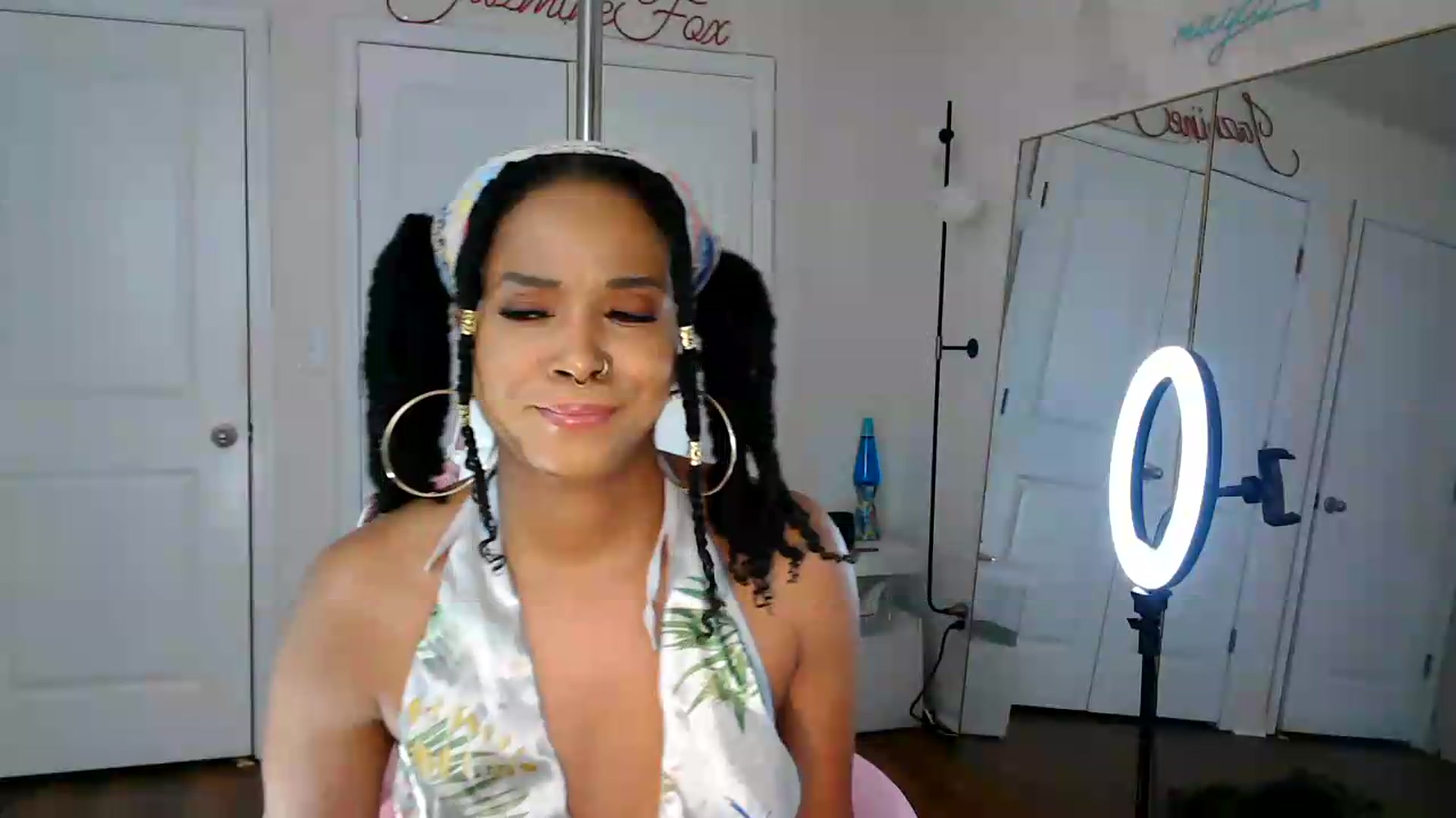 Gallery image thumbnail from Jazminefox's myfreecams stream on, 07/16/2026, 01:48 image 14 of 20