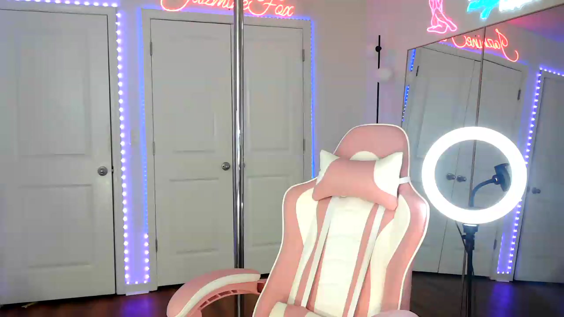 Gallery image thumbnail from Jazminefox's myfreecams stream on, 07/17/2026, 21:08 image 16 of 20