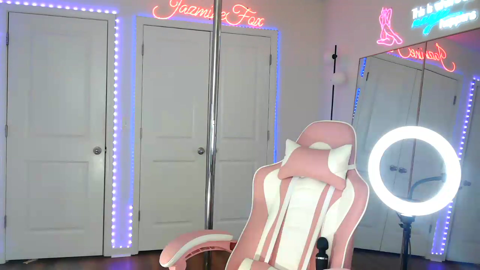 Gallery image thumbnail from Jazminefox's myfreecams stream on, 07/17/2026, 22:26 image 12 of 20