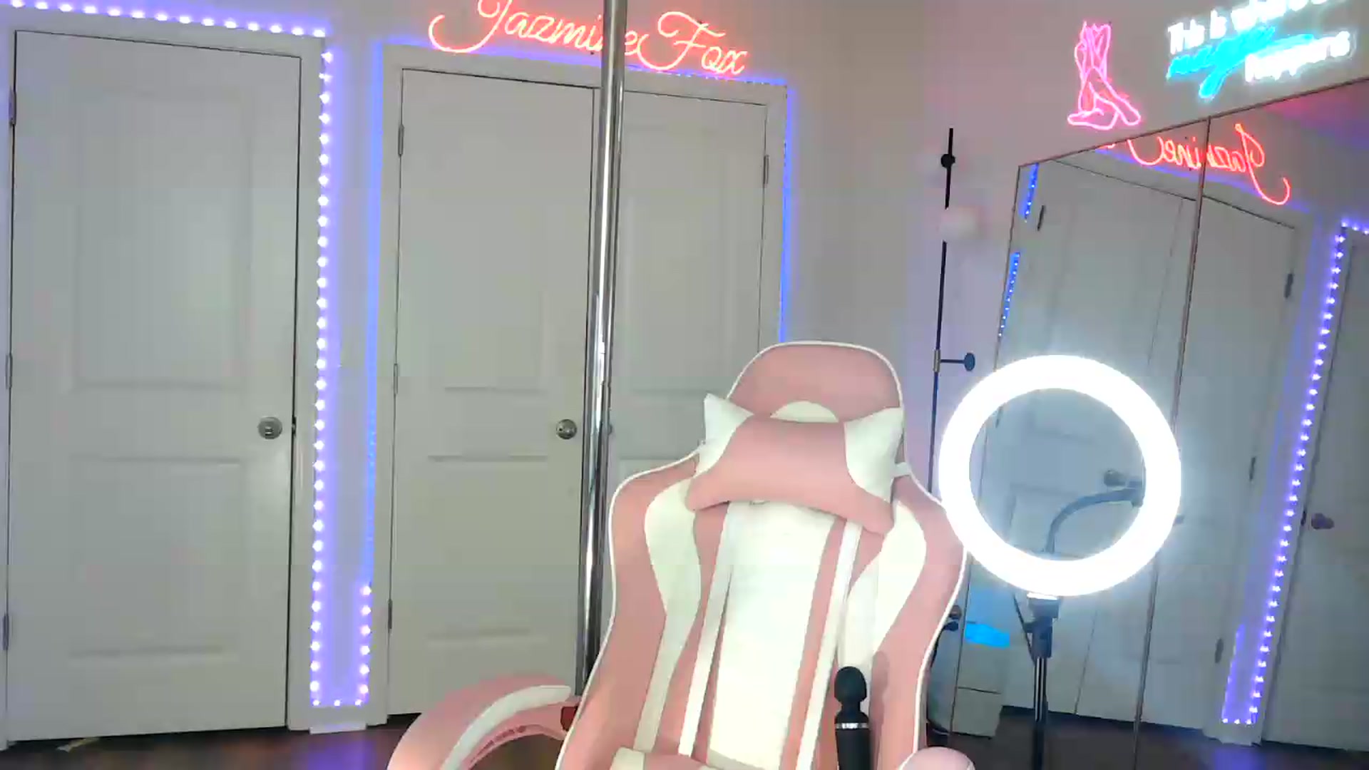 Gallery image thumbnail from Jazminefox's myfreecams stream on, 07/17/2026, 22:26 image 3 of 20