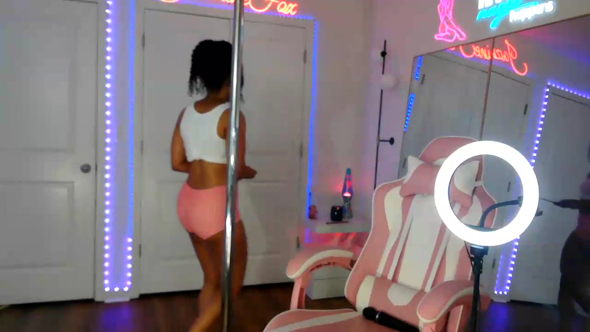 Gallery image thumbnail from Jazminefox's myfreecams stream on, 07/18/2026, 20:32 image 7 of 20