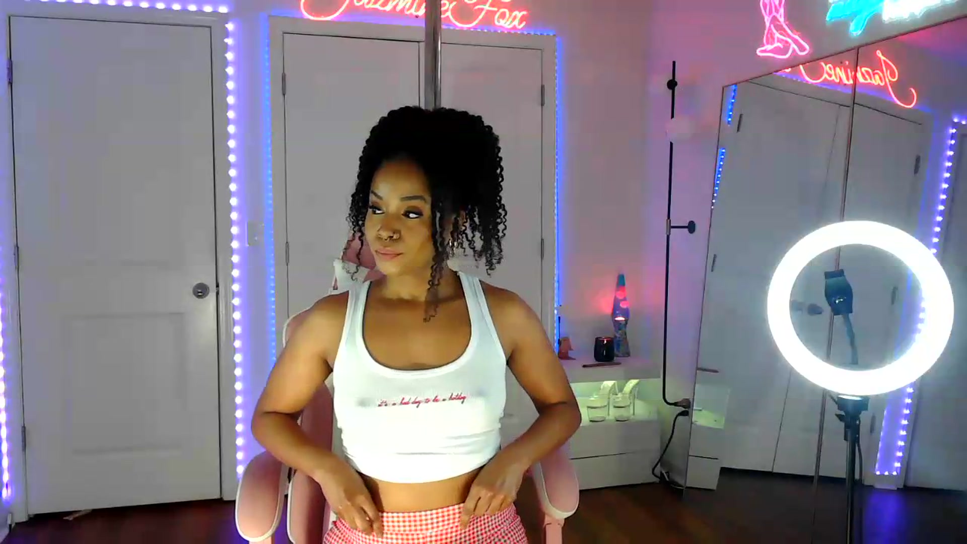 Gallery image thumbnail from Jazminefox's myfreecams stream on, 07/19/2026, 24:13 image 6 of 20