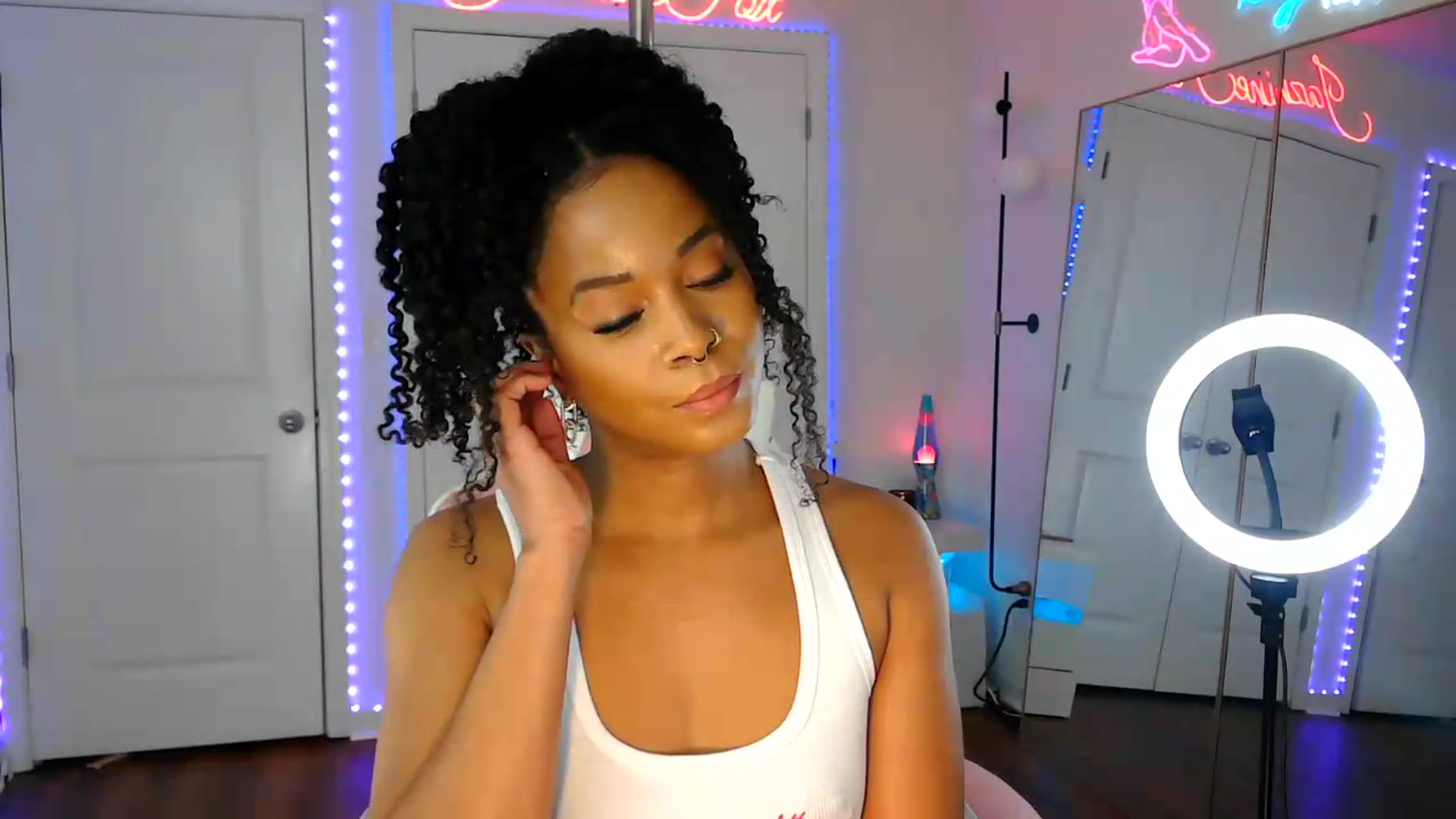 Gallery image thumbnail from Jazminefox's myfreecams stream on, 07/19/2026, 24:13 image 13 of 20