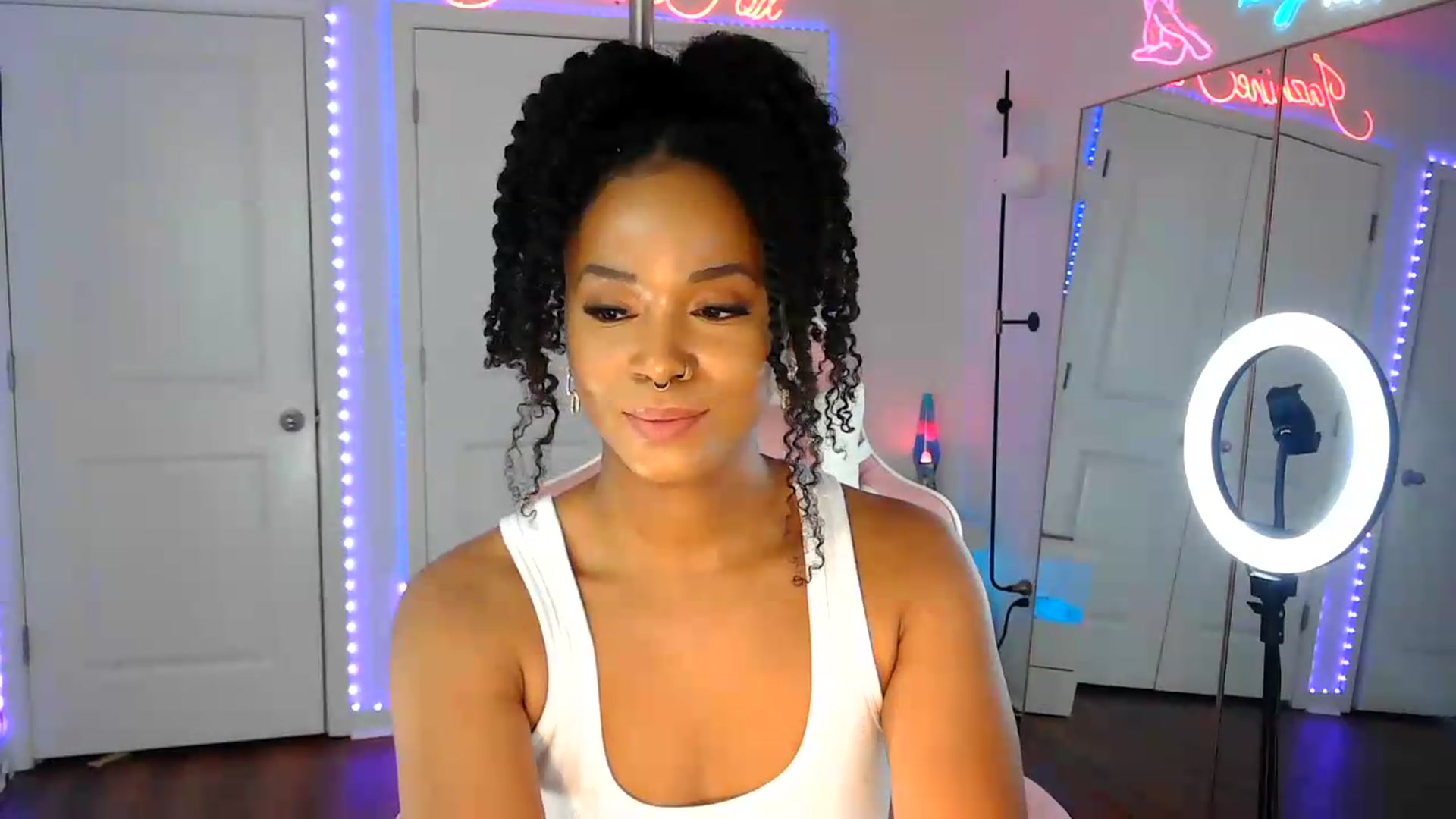 Gallery image thumbnail from Jazminefox's myfreecams stream on, 07/19/2026, 24:13 image 16 of 20