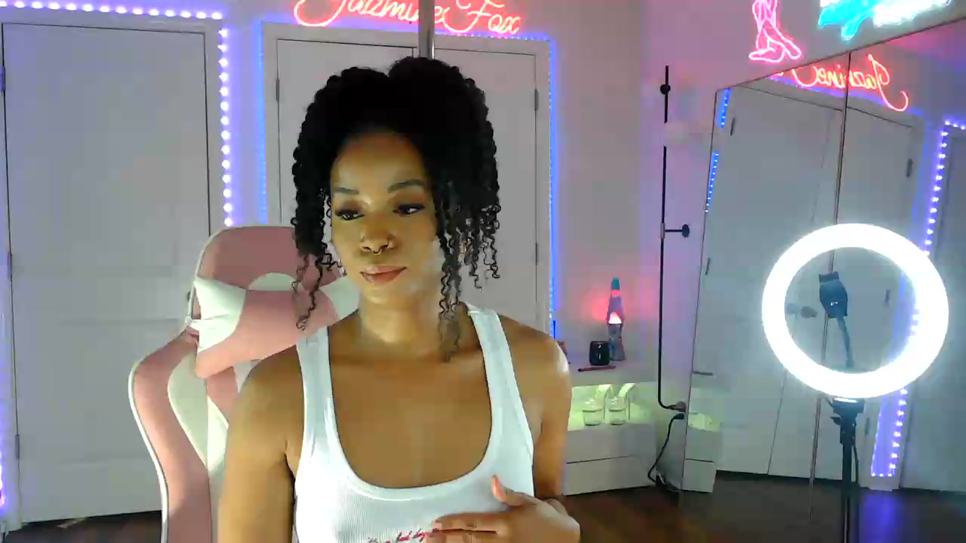 Gallery image thumbnail from Jazminefox's myfreecams stream on, 07/19/2026, 24:13 image 1 of 20