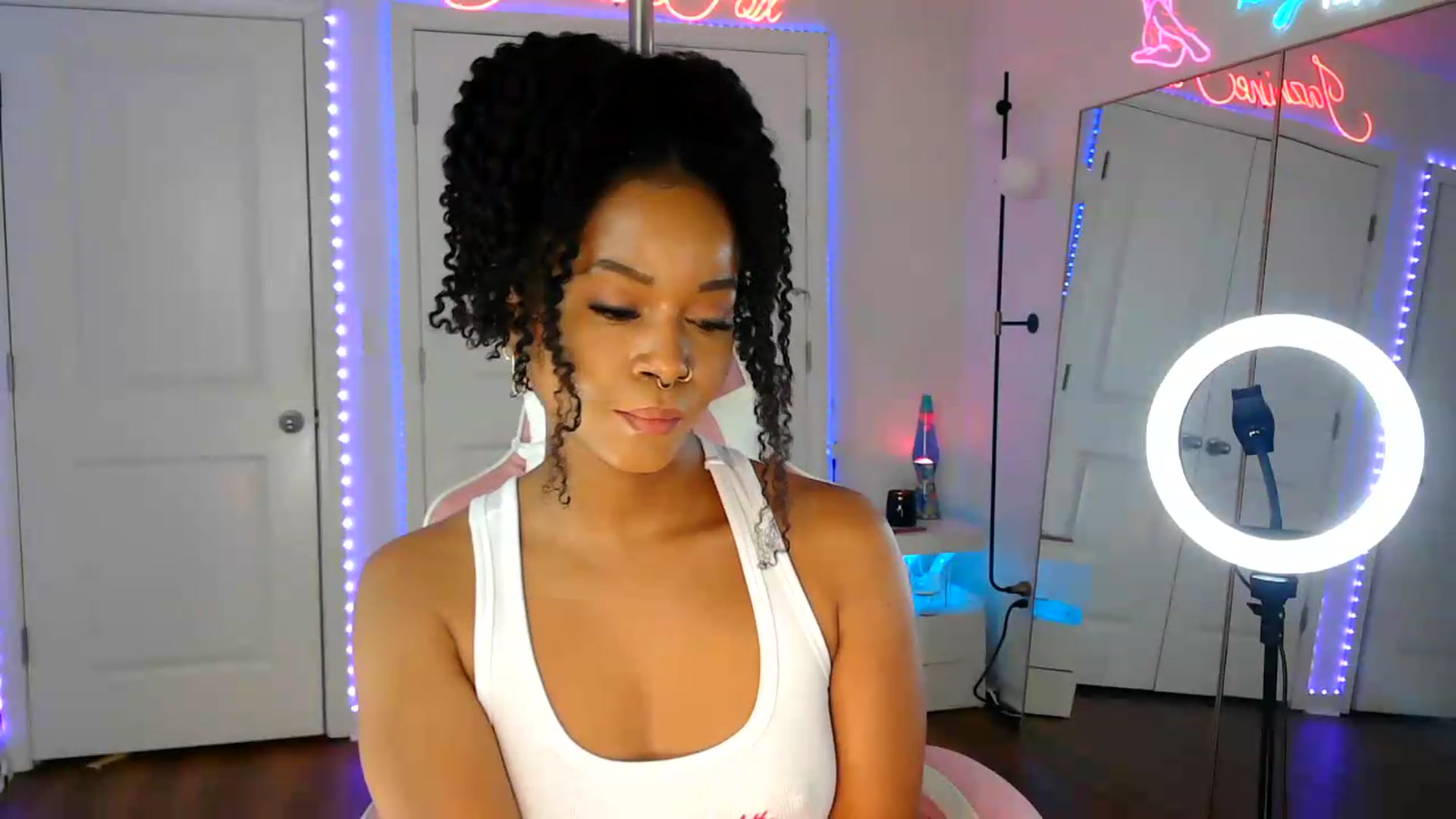 Gallery image thumbnail from Jazminefox's myfreecams stream on, 07/19/2026, 24:13 image 14 of 20
