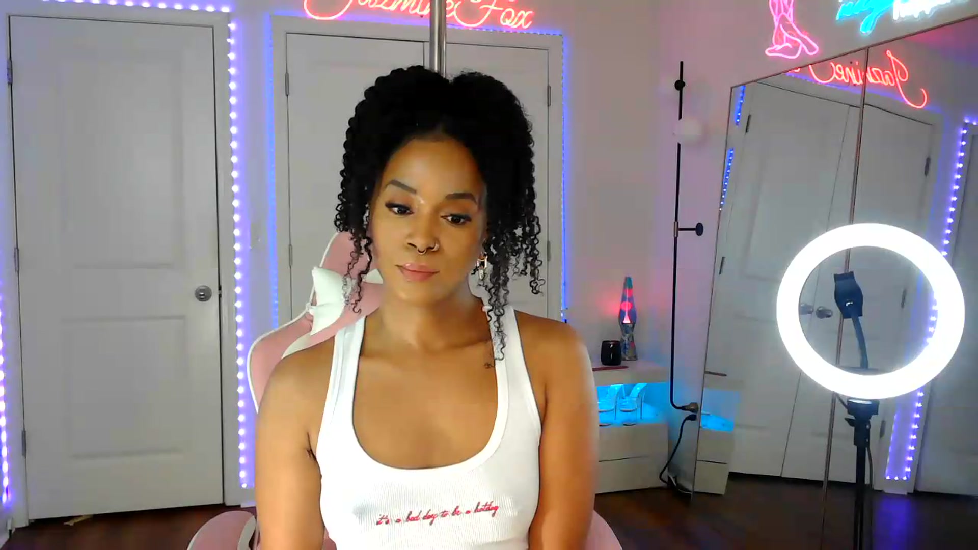 Gallery image thumbnail from Jazminefox's myfreecams stream on, 07/19/2026, 24:13 image 8 of 20