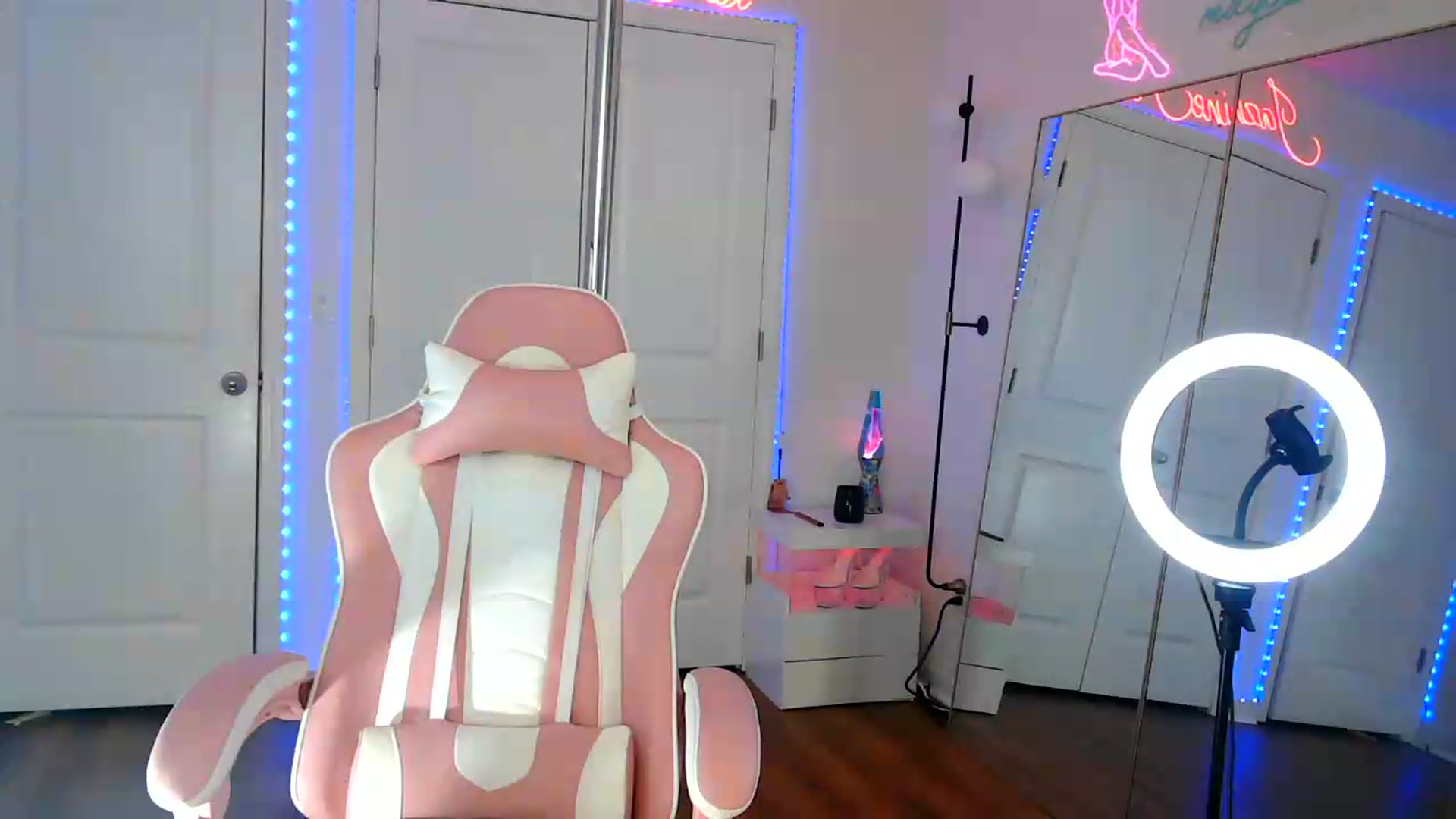 Gallery image thumbnail from Jazminefox's myfreecams stream on, 07/22/2026, 20:37 image 7 of 20