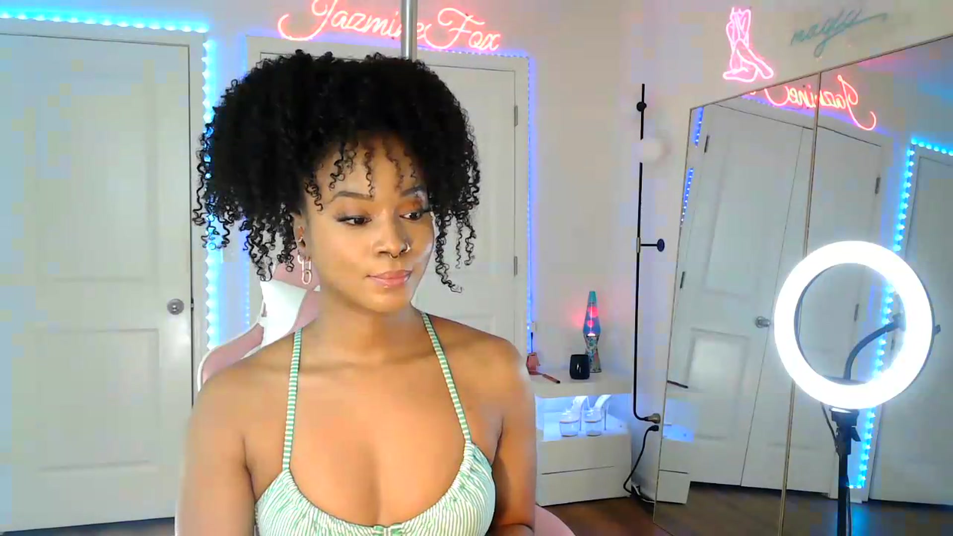 Gallery image thumbnail from Jazminefox's myfreecams stream on, 07/22/2026, 22:09 image 17 of 20