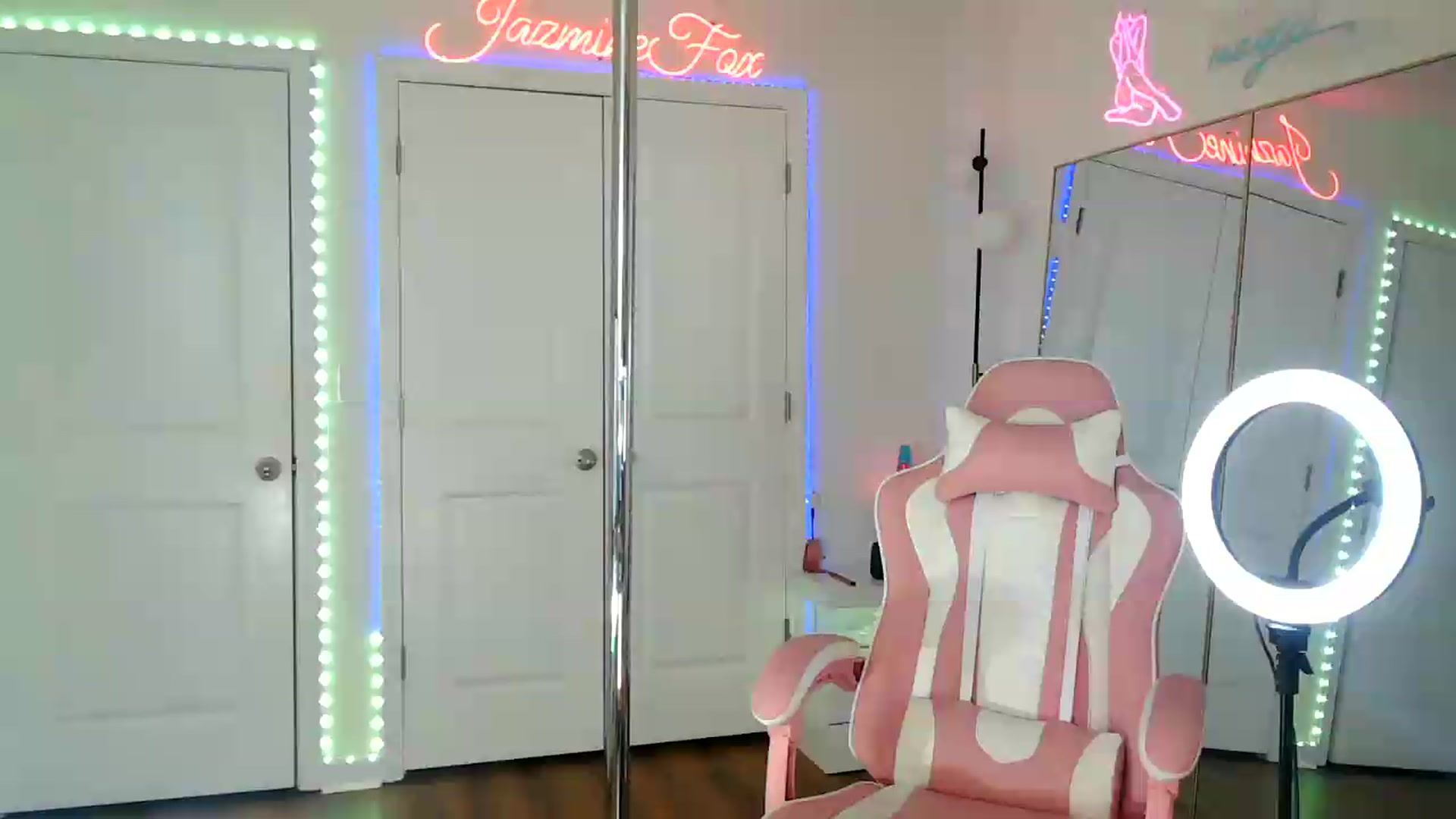 Gallery image thumbnail from Jazminefox's myfreecams stream on, 07/22/2026, 22:09 image 7 of 20