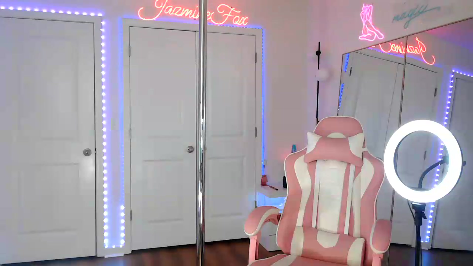 Gallery image thumbnail from Jazminefox's myfreecams stream on, 07/22/2026, 22:09 image 6 of 20