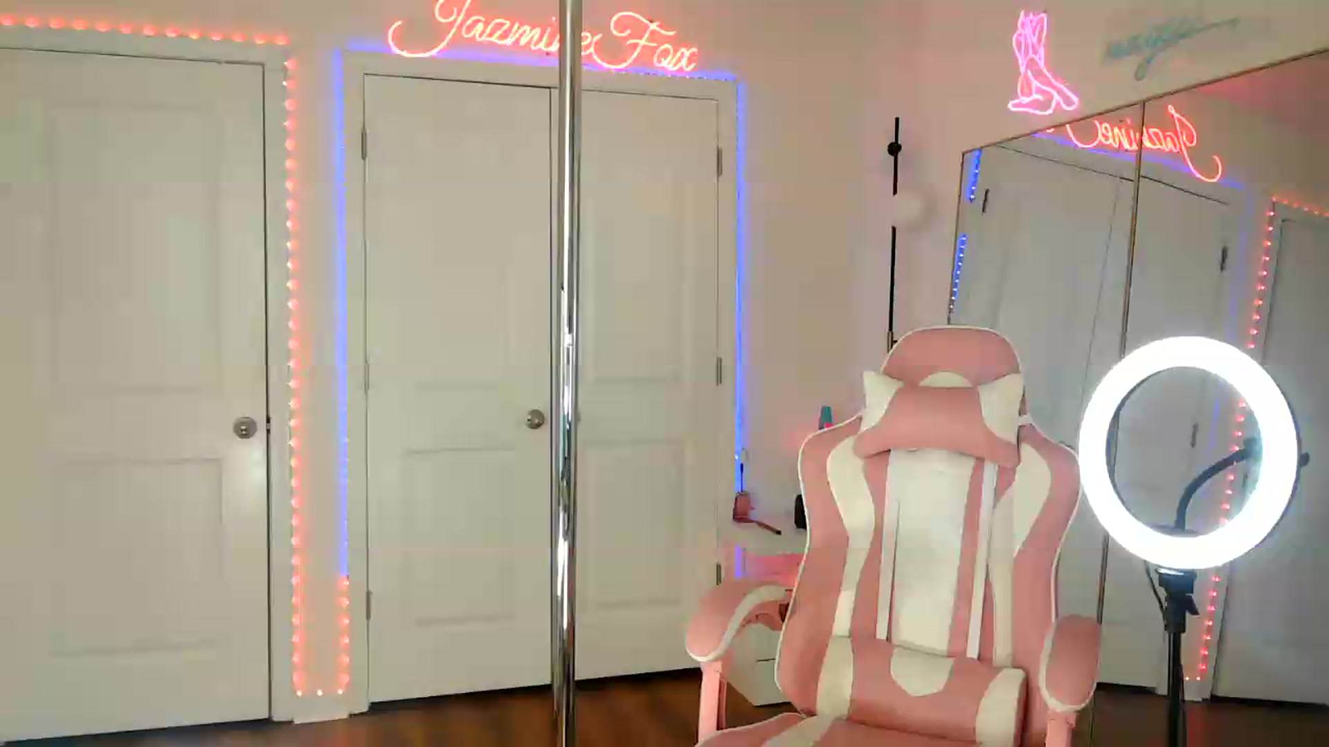 Gallery image thumbnail from Jazminefox's myfreecams stream on, 07/22/2026, 22:09 image 8 of 20
