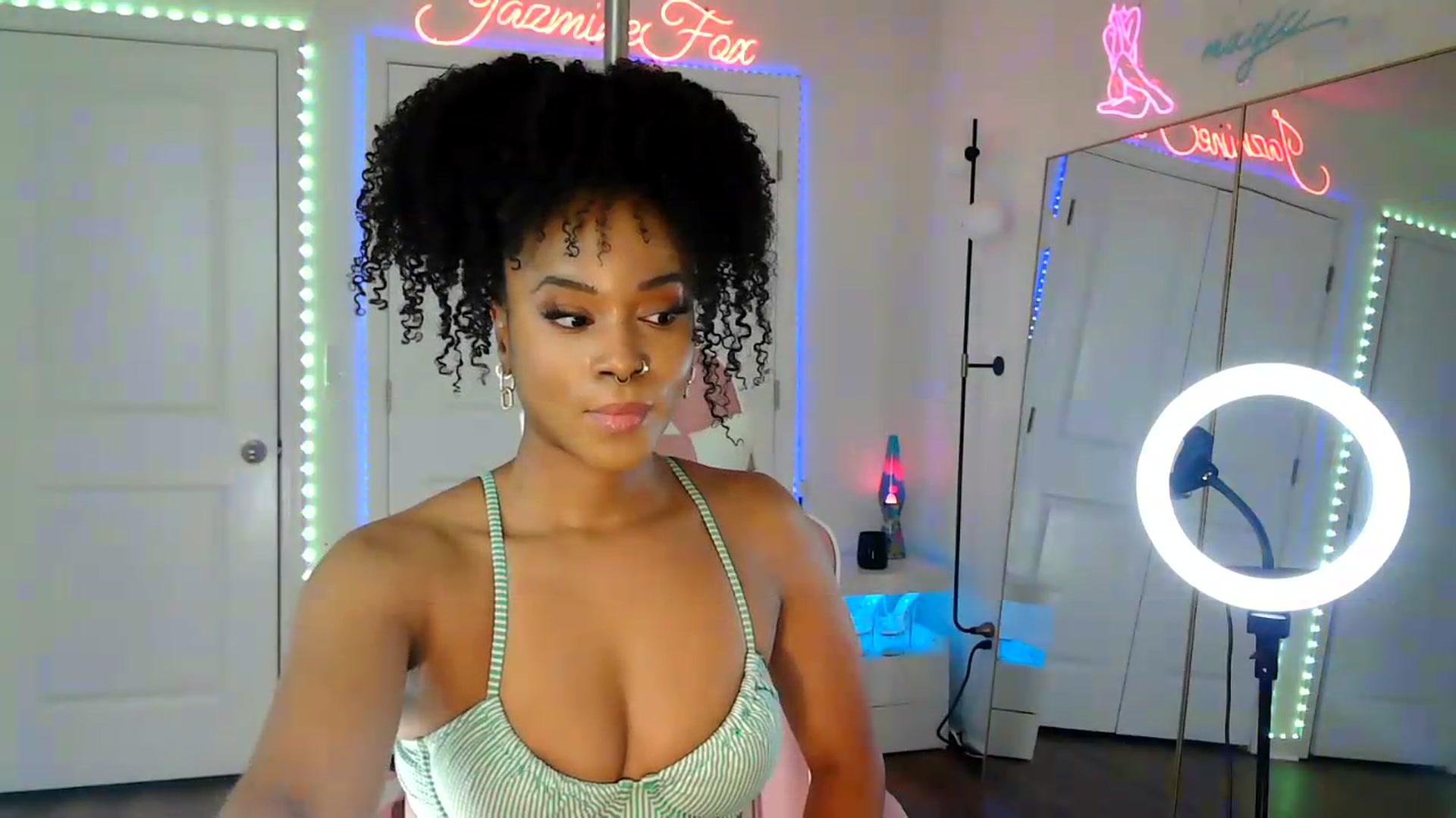 Gallery image thumbnail from Jazminefox's myfreecams stream on, 07/23/2026, 03:05 image 15 of 20
