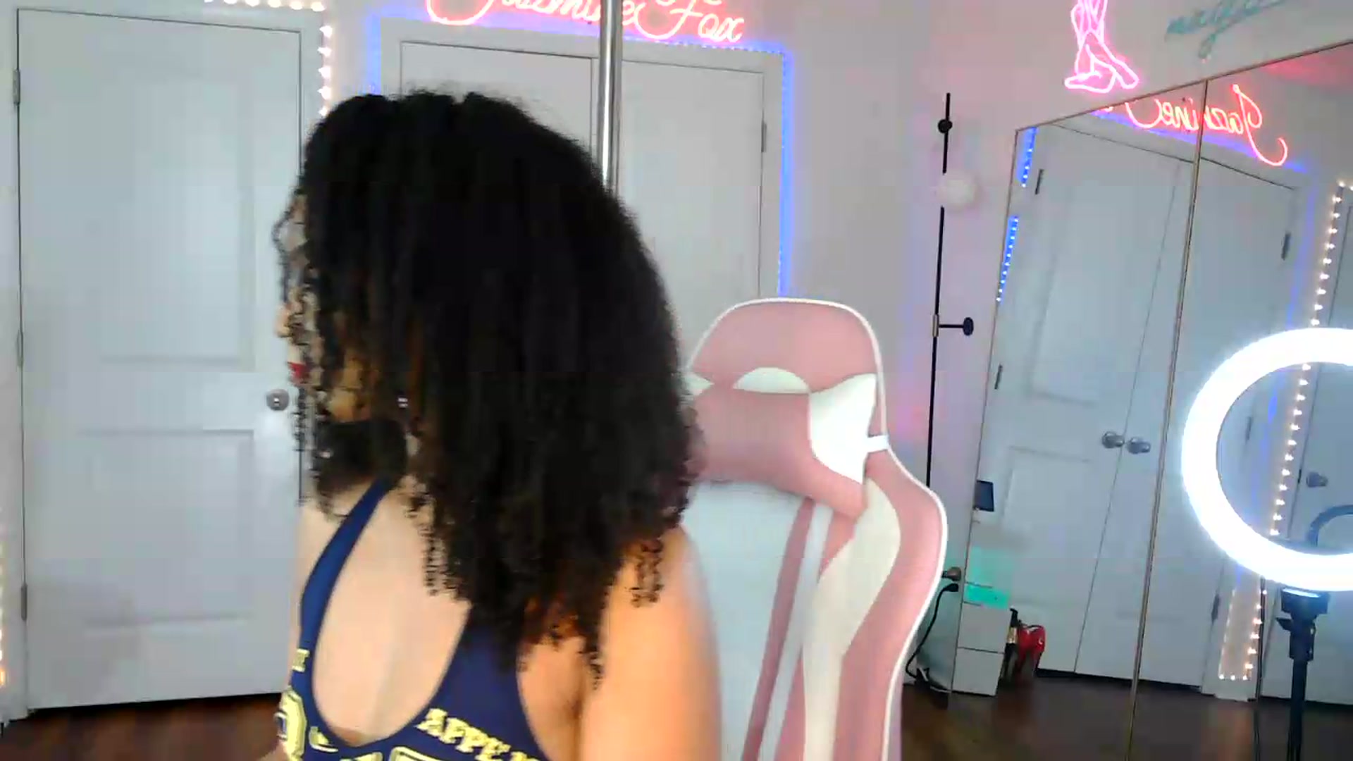 Gallery image thumbnail from Jazminefox's myfreecams stream on, 07/30/2026, 23:23 image 17 of 20