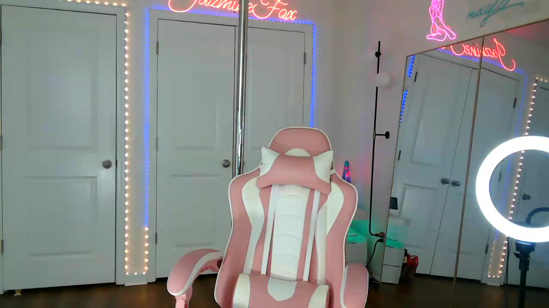 Gallery image thumbnail from Jazminefox's myfreecams stream on, 07/31/2026, 24:21 image 8 of 20