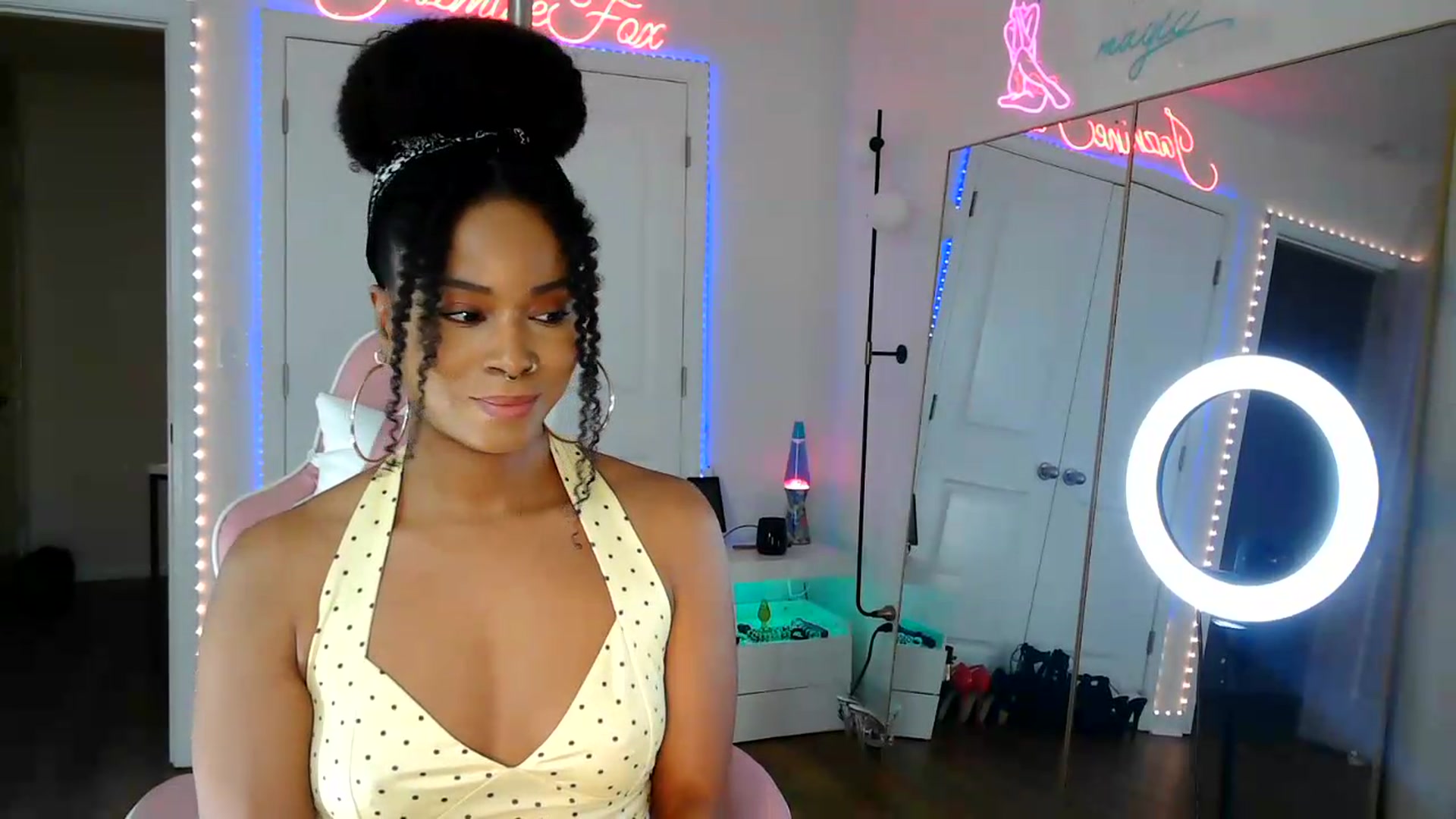 Gallery image thumbnail from Jazminefox's myfreecams stream on, 08/03/2026, 18:02 image 10 of 20