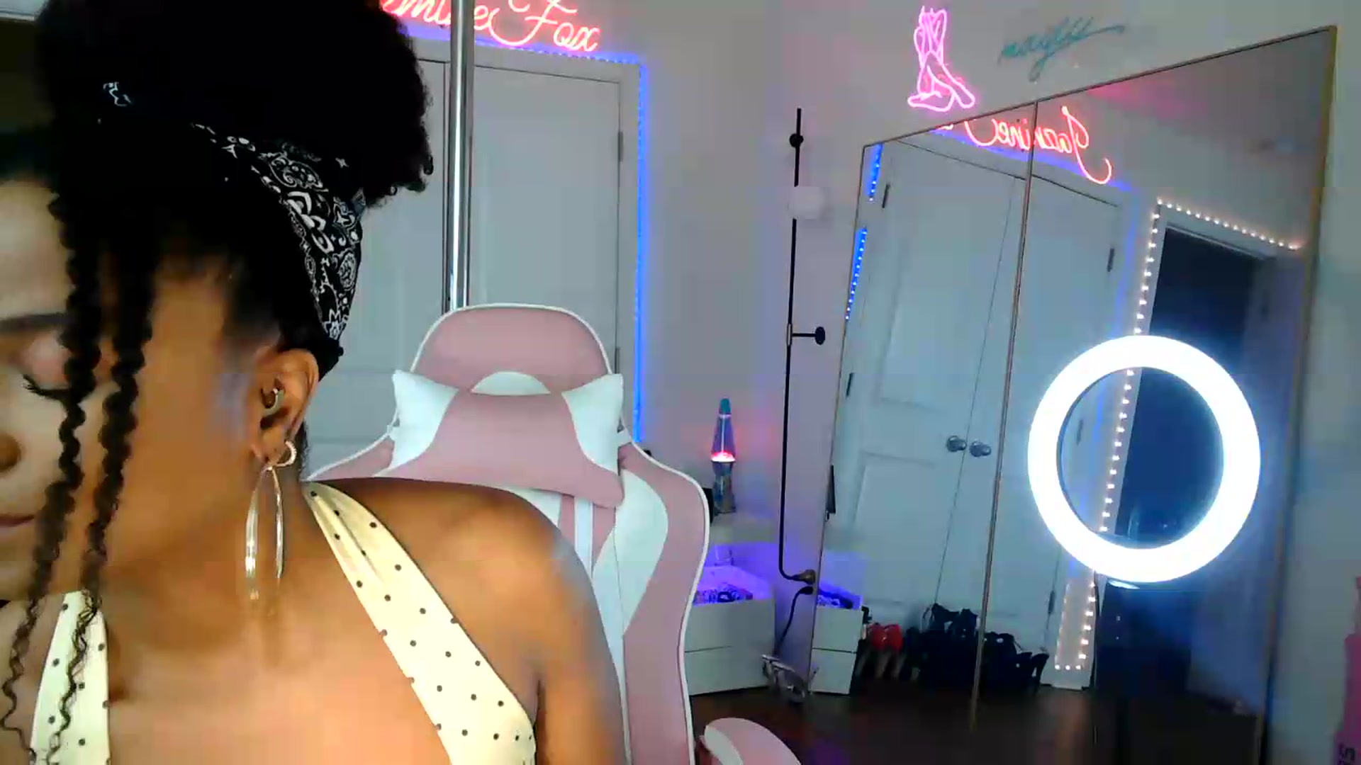 Gallery image thumbnail from Jazminefox's myfreecams stream on, 08/03/2026, 18:02 image 4 of 20