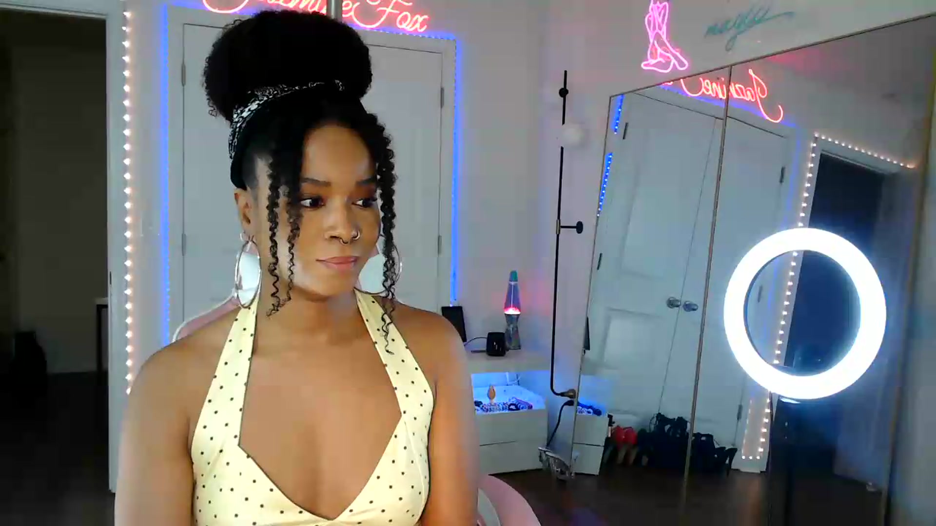 Gallery image thumbnail from Jazminefox's myfreecams stream on, 08/03/2026, 18:02 image 6 of 20