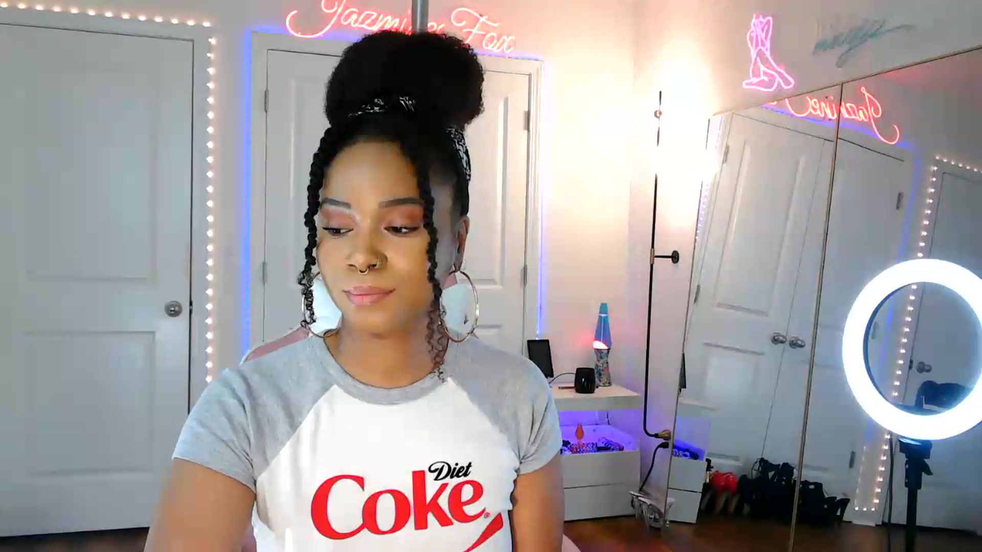 Gallery image thumbnail from Jazminefox's myfreecams stream on, 08/04/2026, 19:07 image 17 of 20