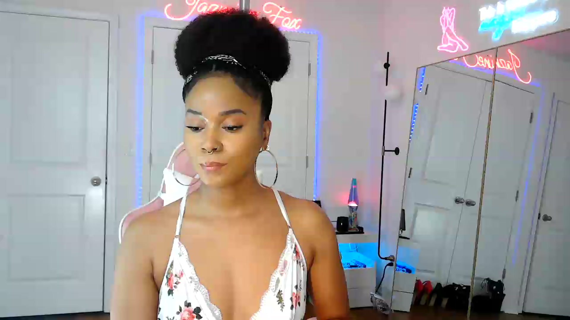 Gallery image thumbnail from Jazminefox's myfreecams stream on, 08/07/2026, 21:24 image 7 of 20