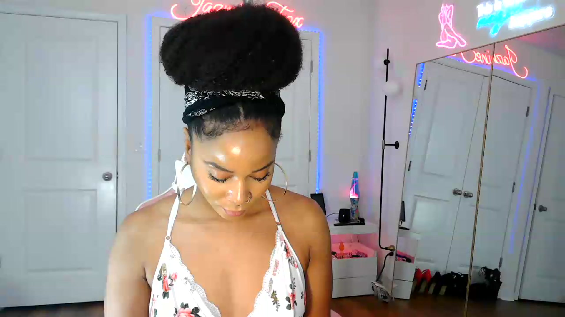 Gallery image thumbnail from Jazminefox's myfreecams stream on, 08/07/2026, 21:24 image 4 of 20