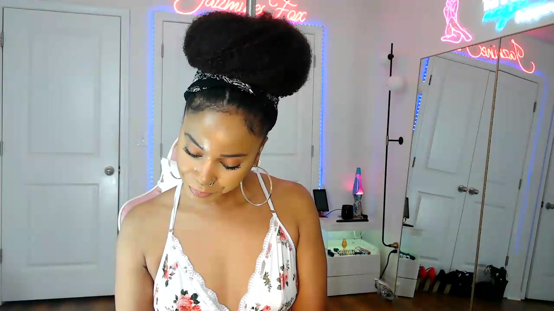 Gallery image thumbnail from Jazminefox's myfreecams stream on, 08/07/2026, 21:24 image 5 of 20