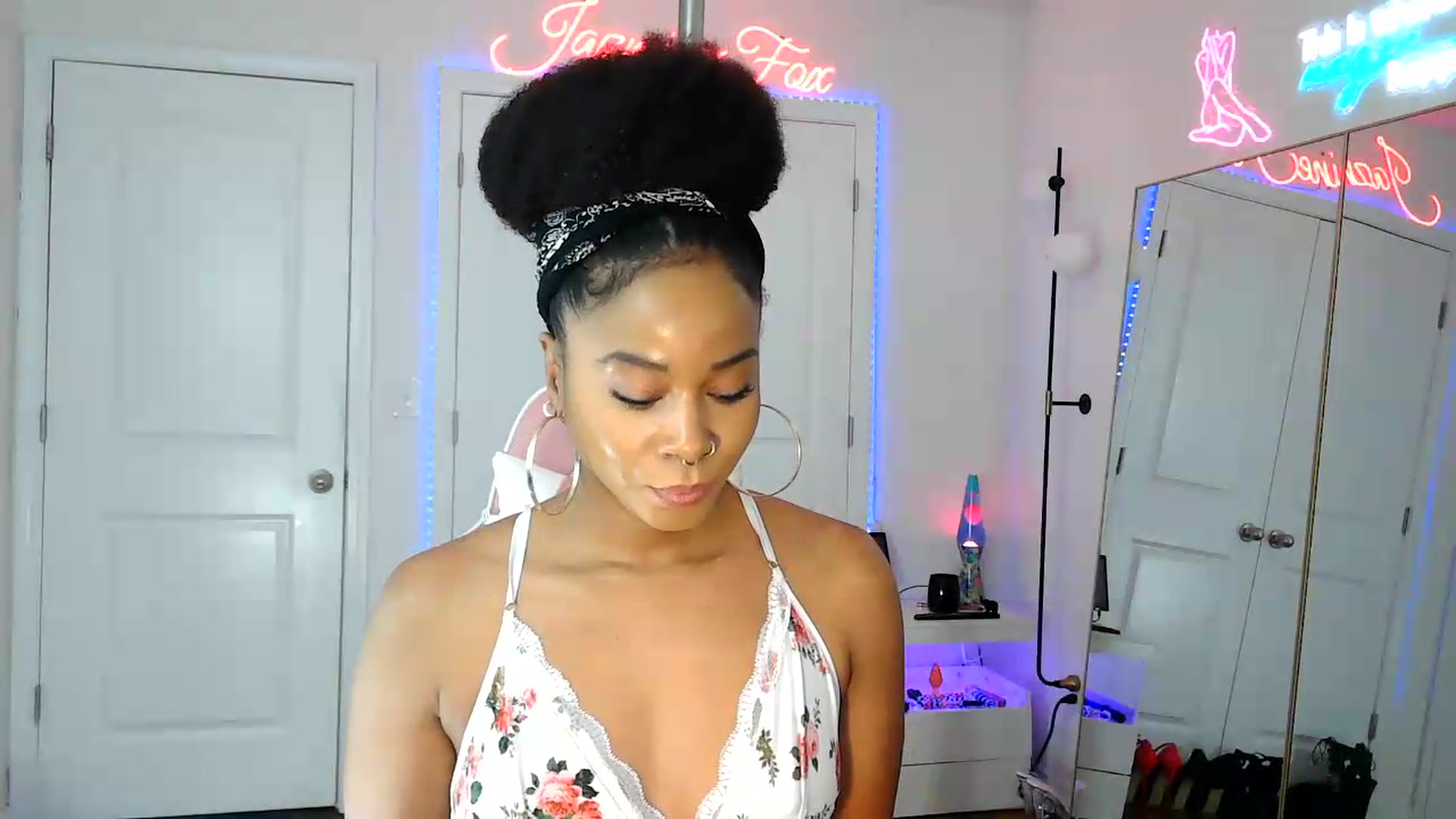 Gallery image thumbnail from Jazminefox's myfreecams stream on, 08/07/2026, 21:24 image 9 of 20