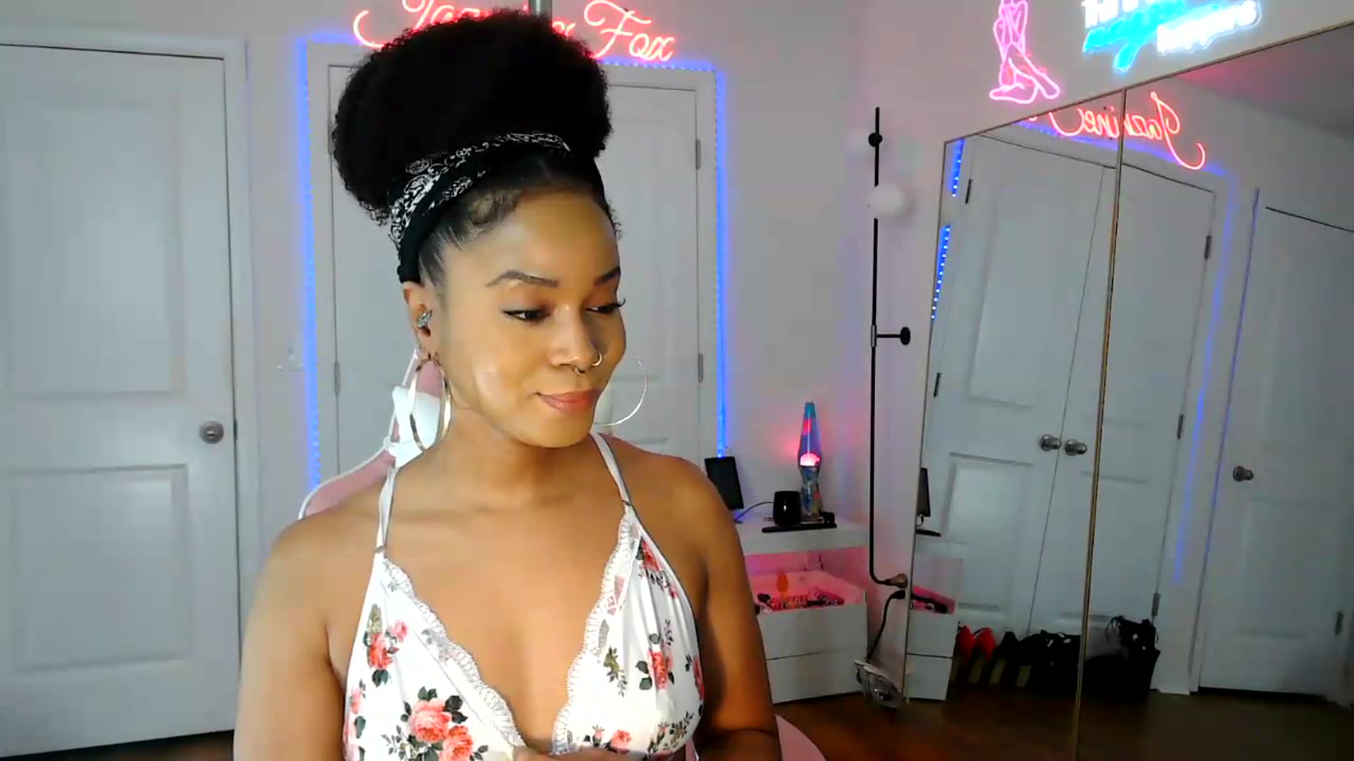 Gallery image thumbnail from Jazminefox's myfreecams stream on, 08/07/2026, 21:24 image 16 of 20