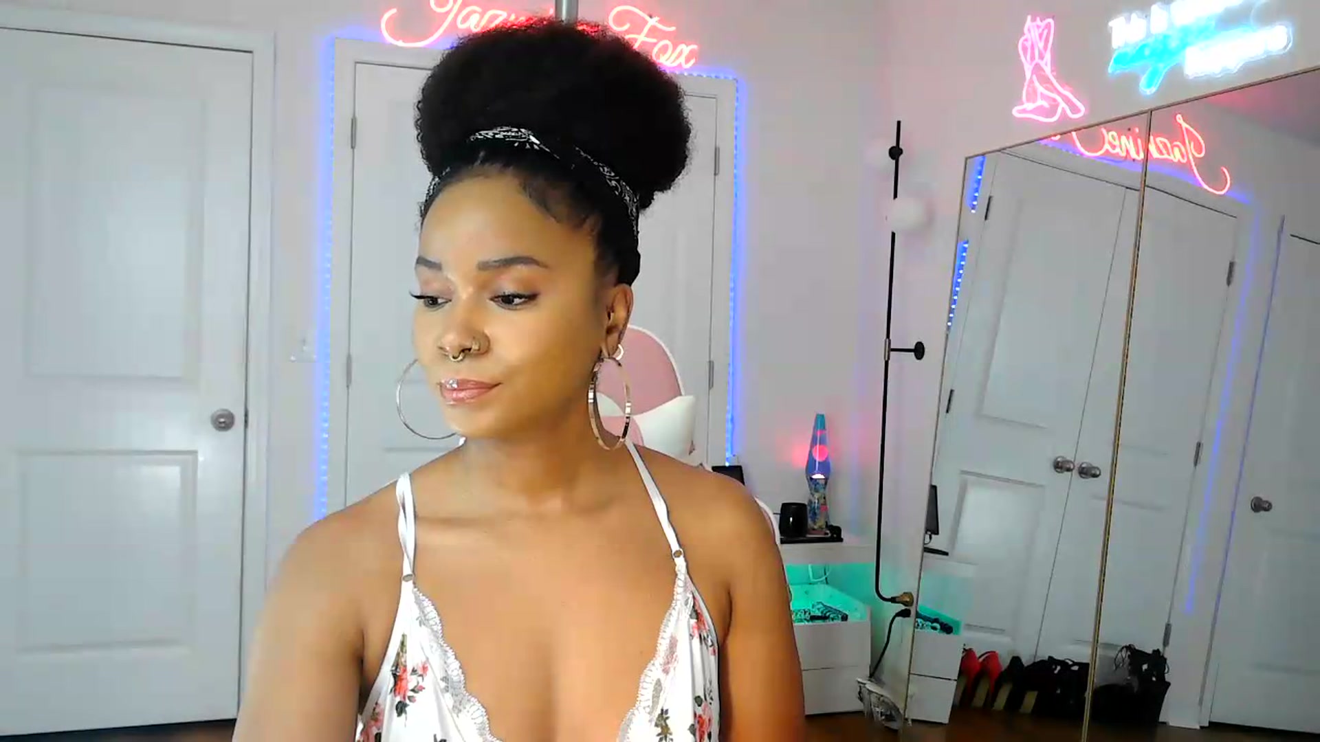 Gallery image thumbnail from Jazminefox's myfreecams stream on, 08/07/2026, 21:24 image 8 of 20