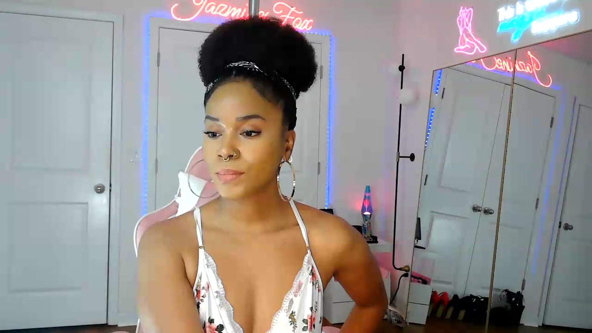 Gallery image thumbnail from Jazminefox's myfreecams stream on, 08/07/2026, 21:24 image 6 of 20