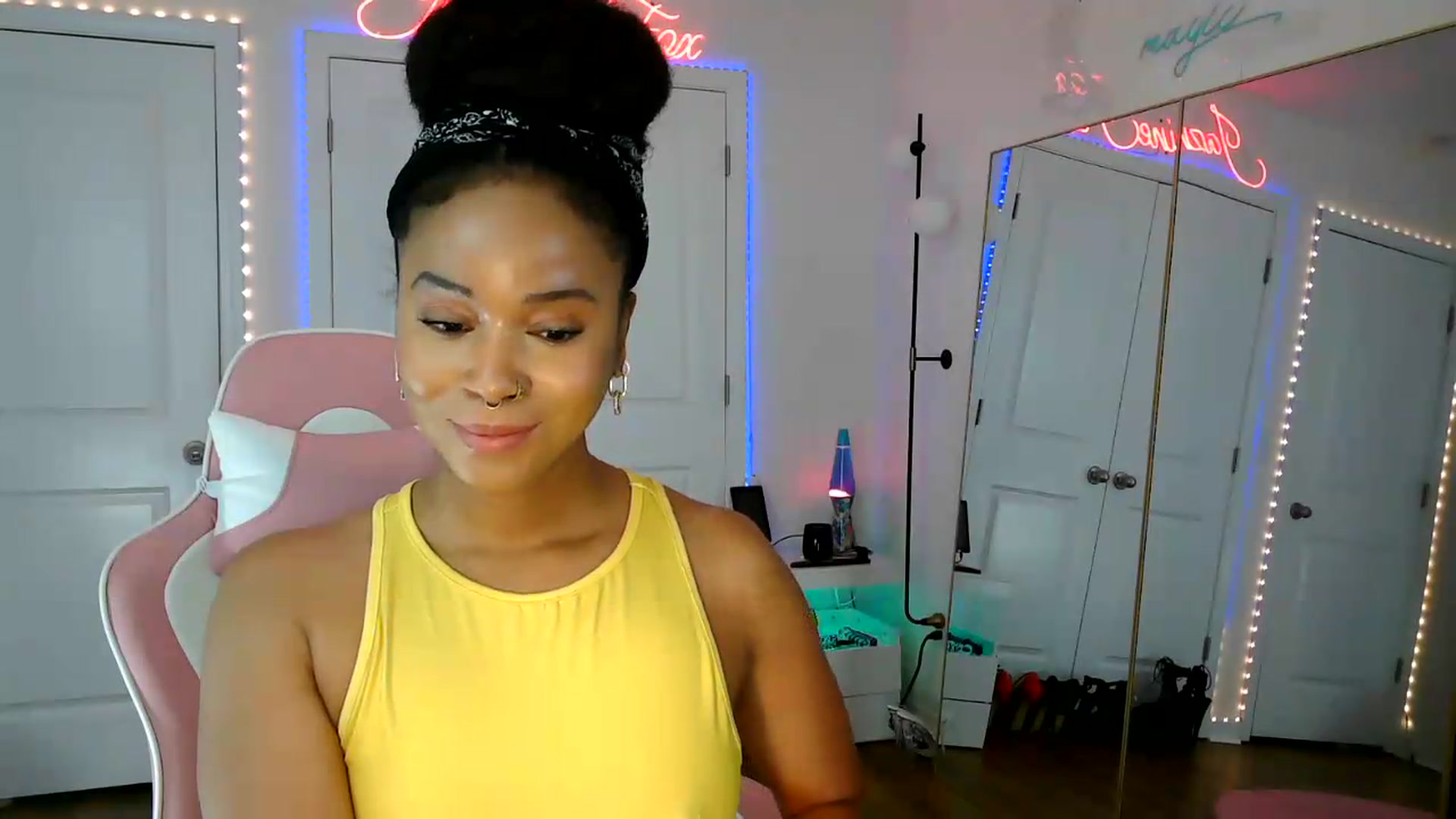 Gallery image thumbnail from Jazminefox's myfreecams stream on, 08/10/2026, 17:48 image 15 of 20