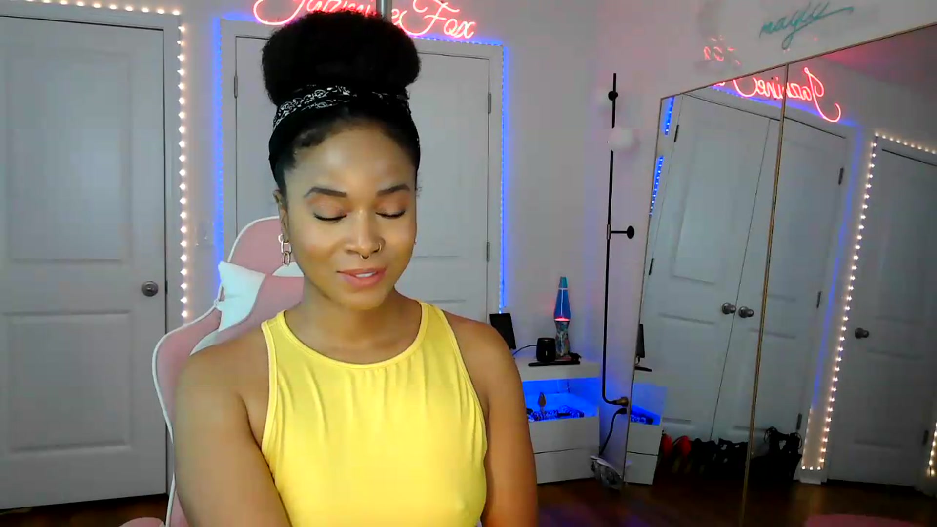 Gallery image thumbnail from Jazminefox's myfreecams stream on, 08/10/2026, 17:48 image 8 of 20