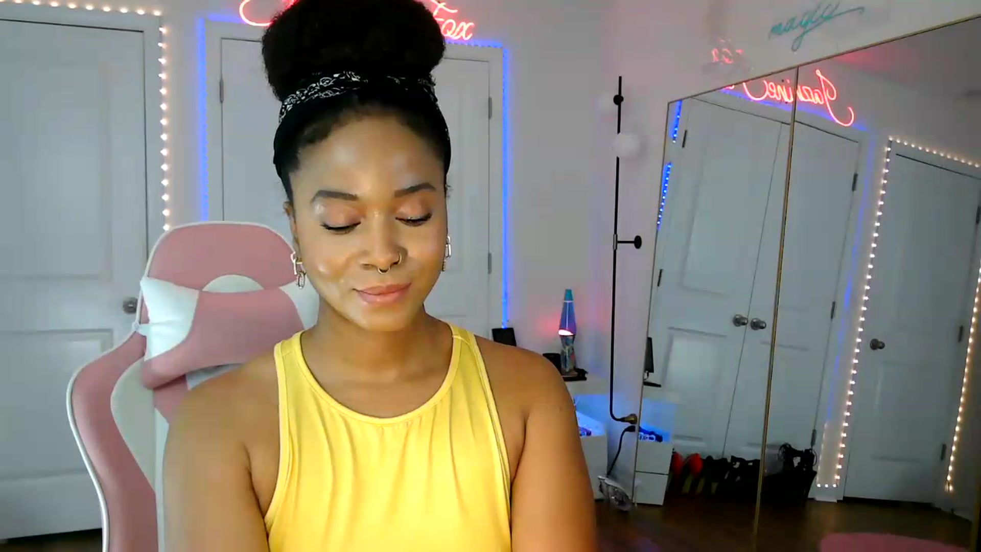 Gallery image thumbnail from Jazminefox's myfreecams stream on, 08/10/2026, 17:48 image 16 of 20