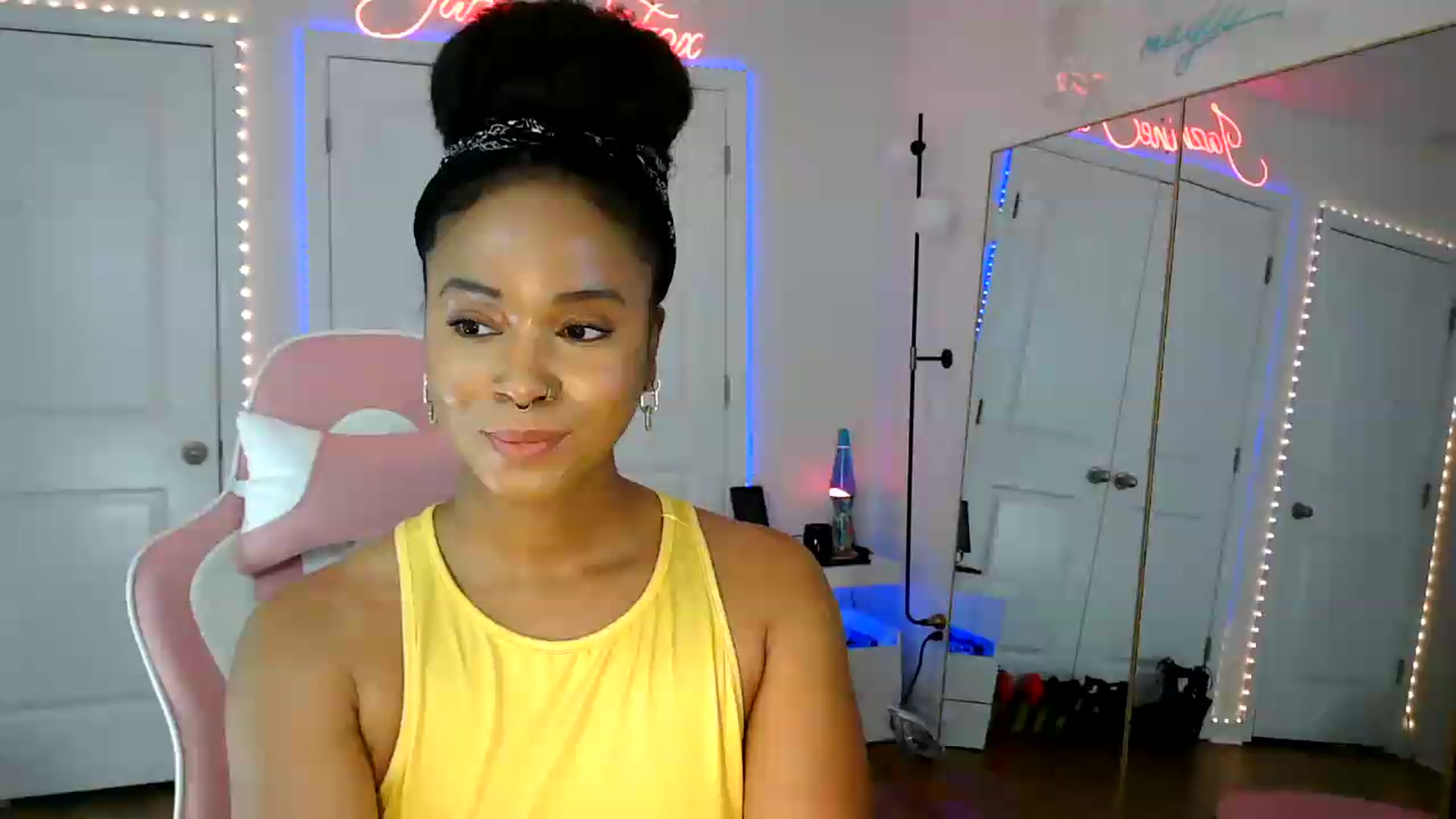 Gallery image thumbnail from Jazminefox's myfreecams stream on, 08/10/2026, 17:48 image 18 of 20