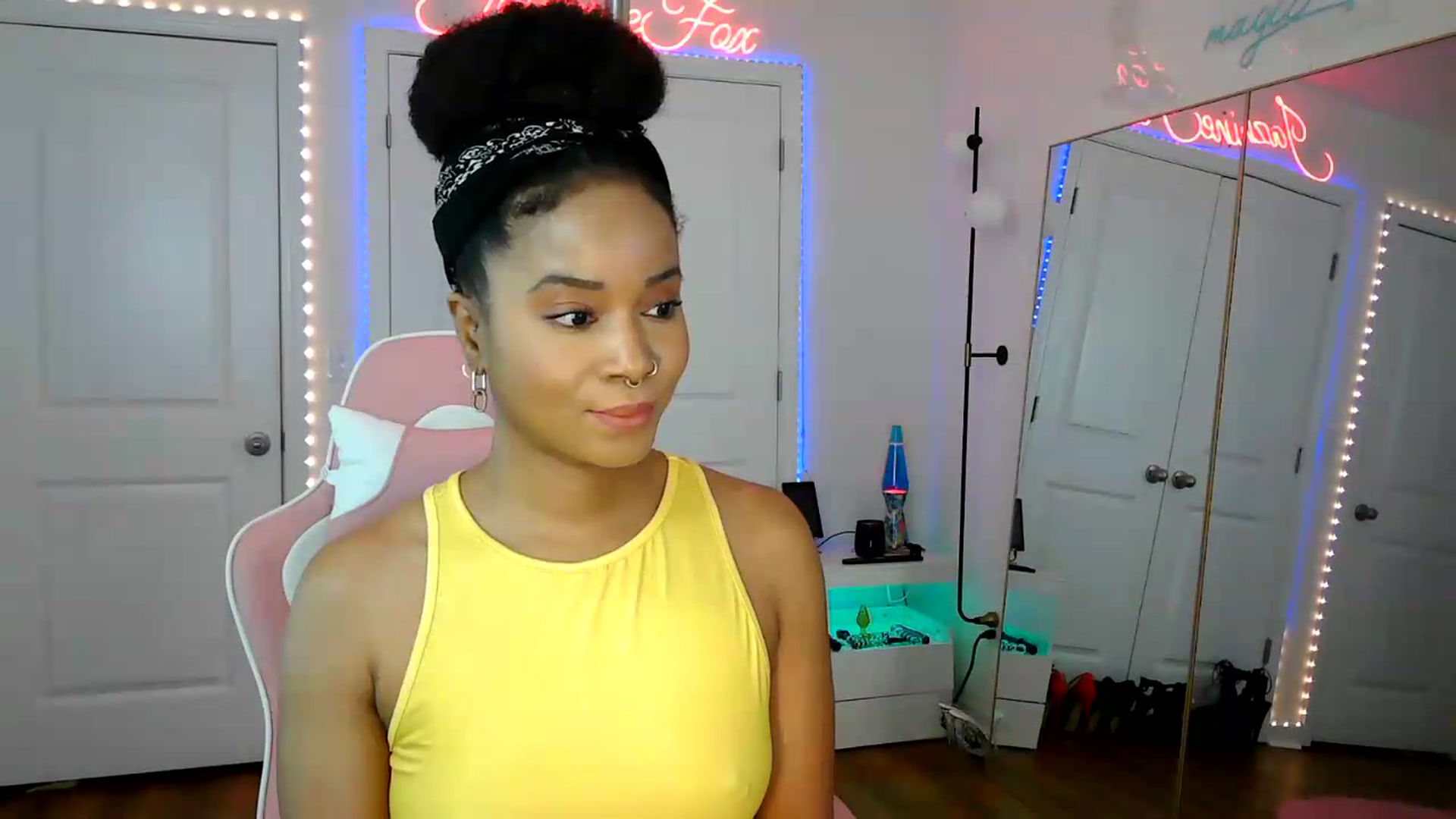 Gallery image thumbnail from Jazminefox's myfreecams stream on, 08/10/2026, 17:48 image 5 of 20