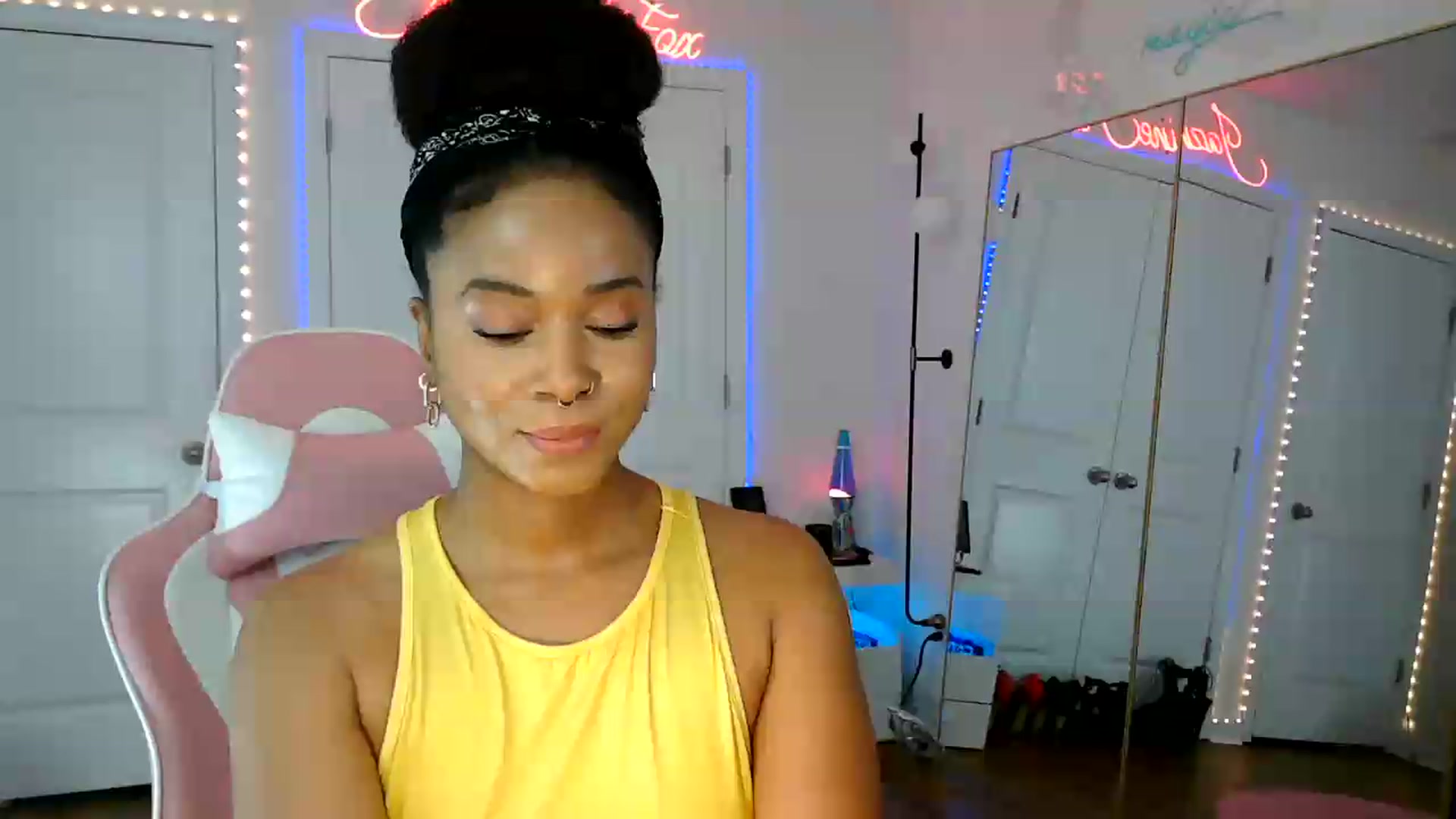 Gallery image thumbnail from Jazminefox's myfreecams stream on, 08/10/2026, 17:48 image 17 of 20