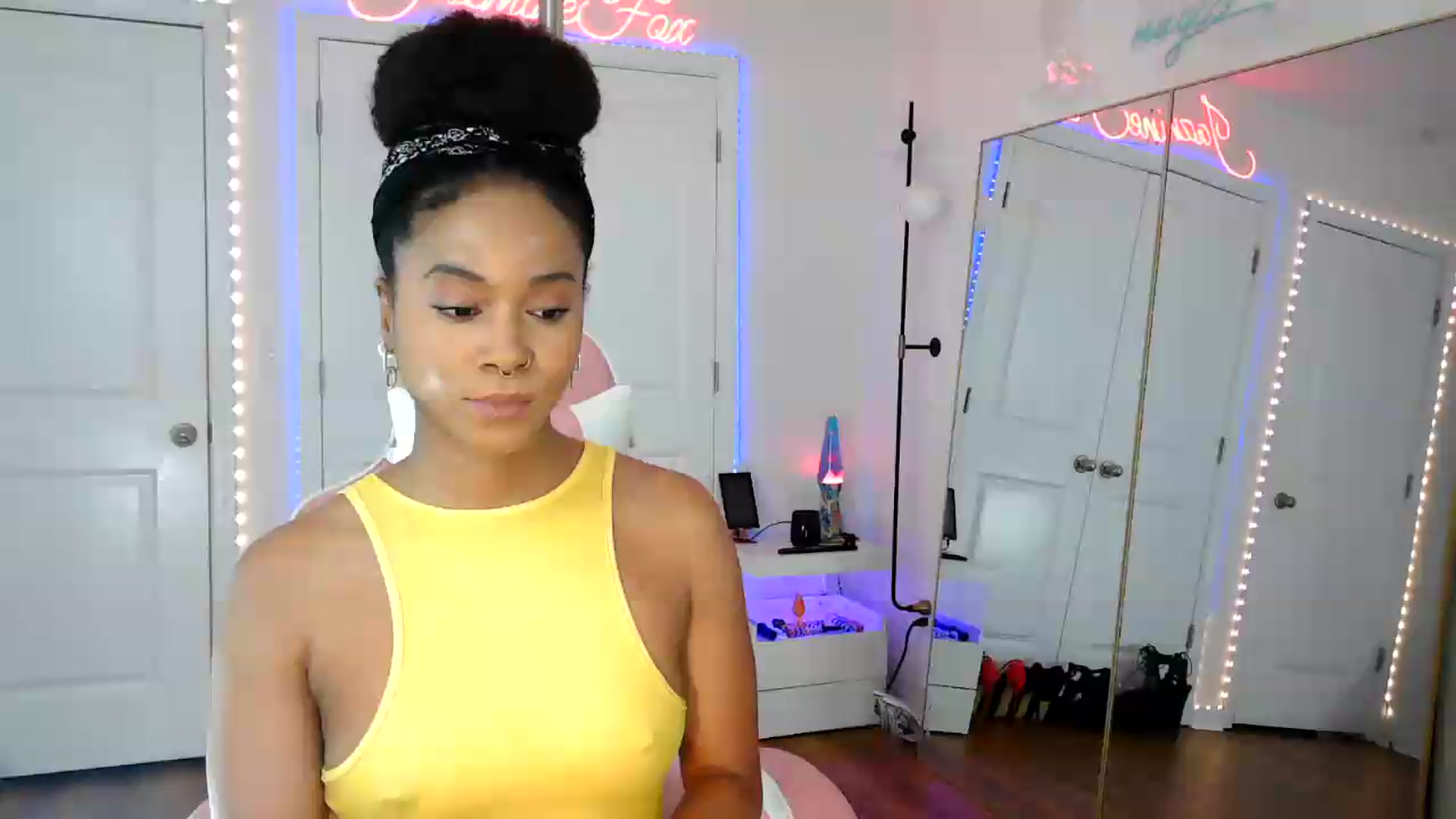 Gallery image thumbnail from Jazminefox's myfreecams stream on, 08/10/2026, 19:05 image 1 of 20