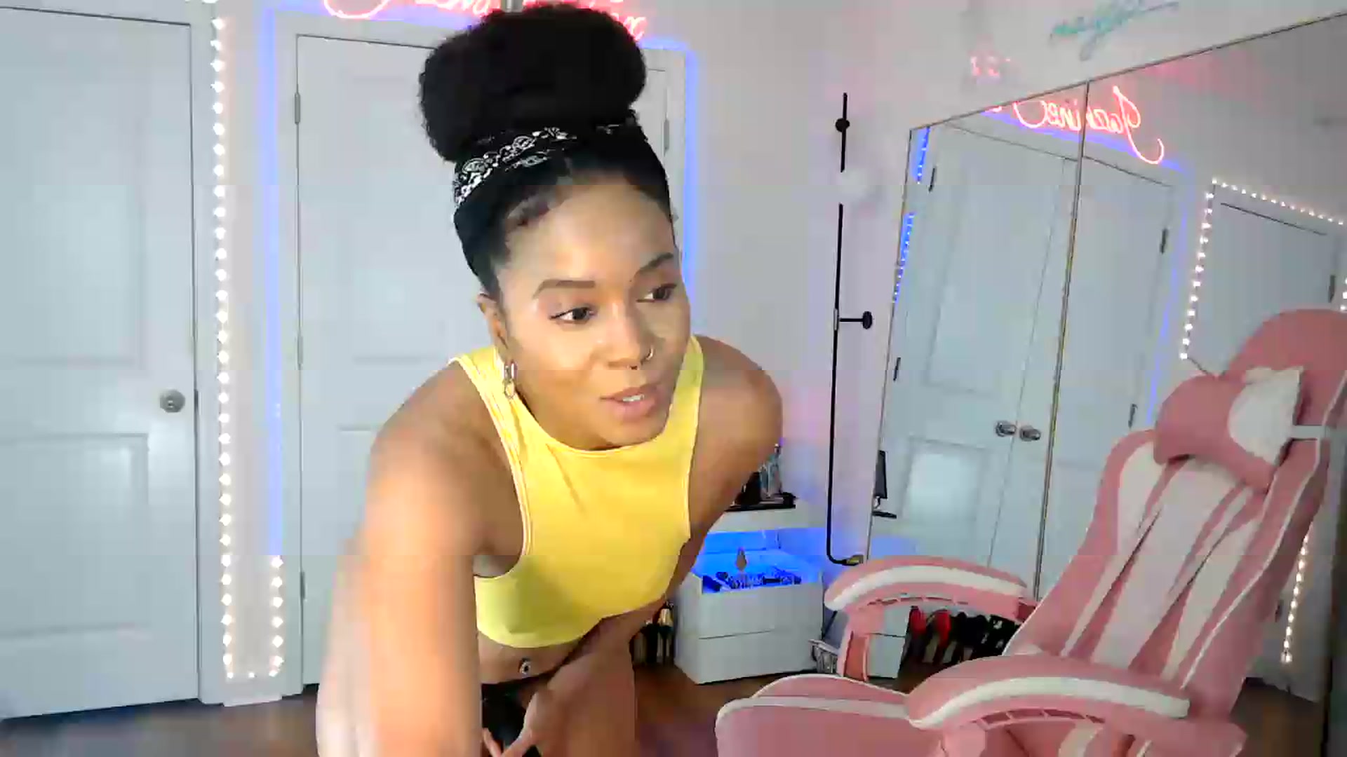 Gallery image thumbnail from Jazminefox's myfreecams stream on, 08/10/2026, 19:05 image 10 of 20