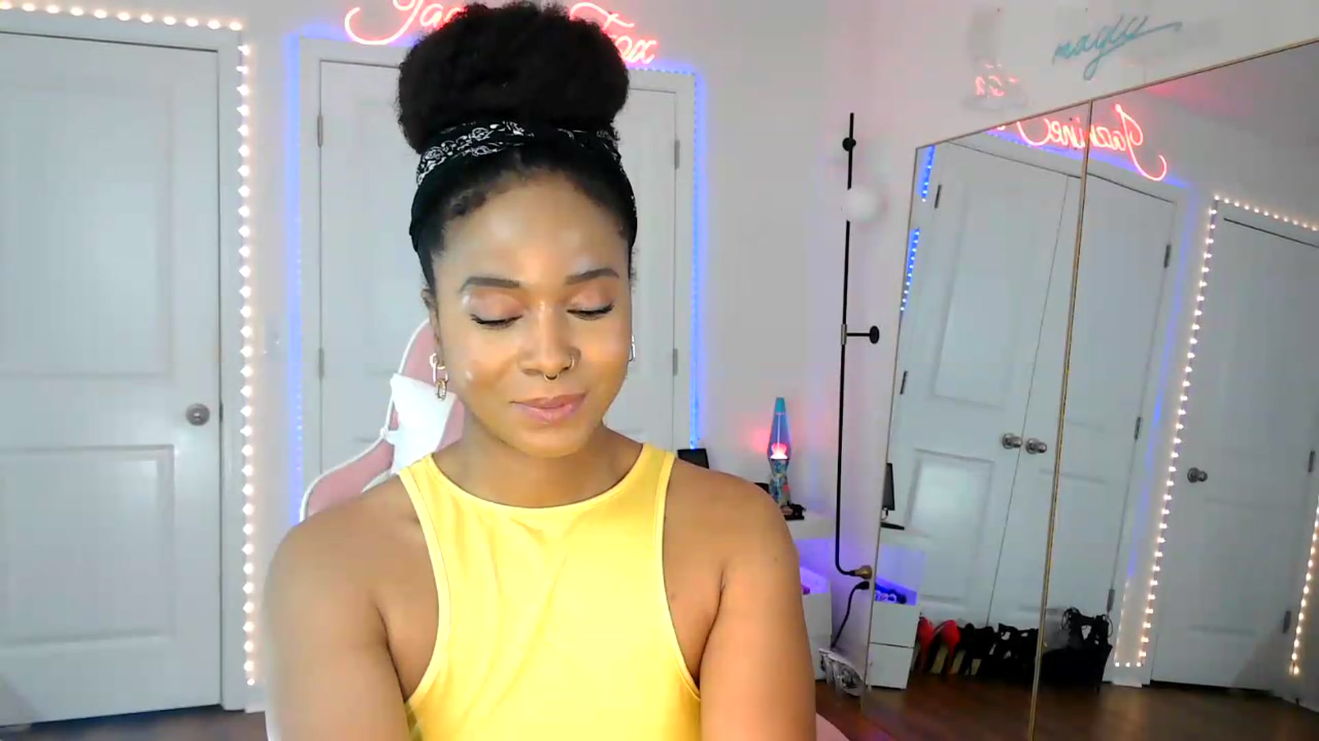 Gallery image thumbnail from Jazminefox's myfreecams stream on, 08/10/2026, 19:05 image 16 of 20